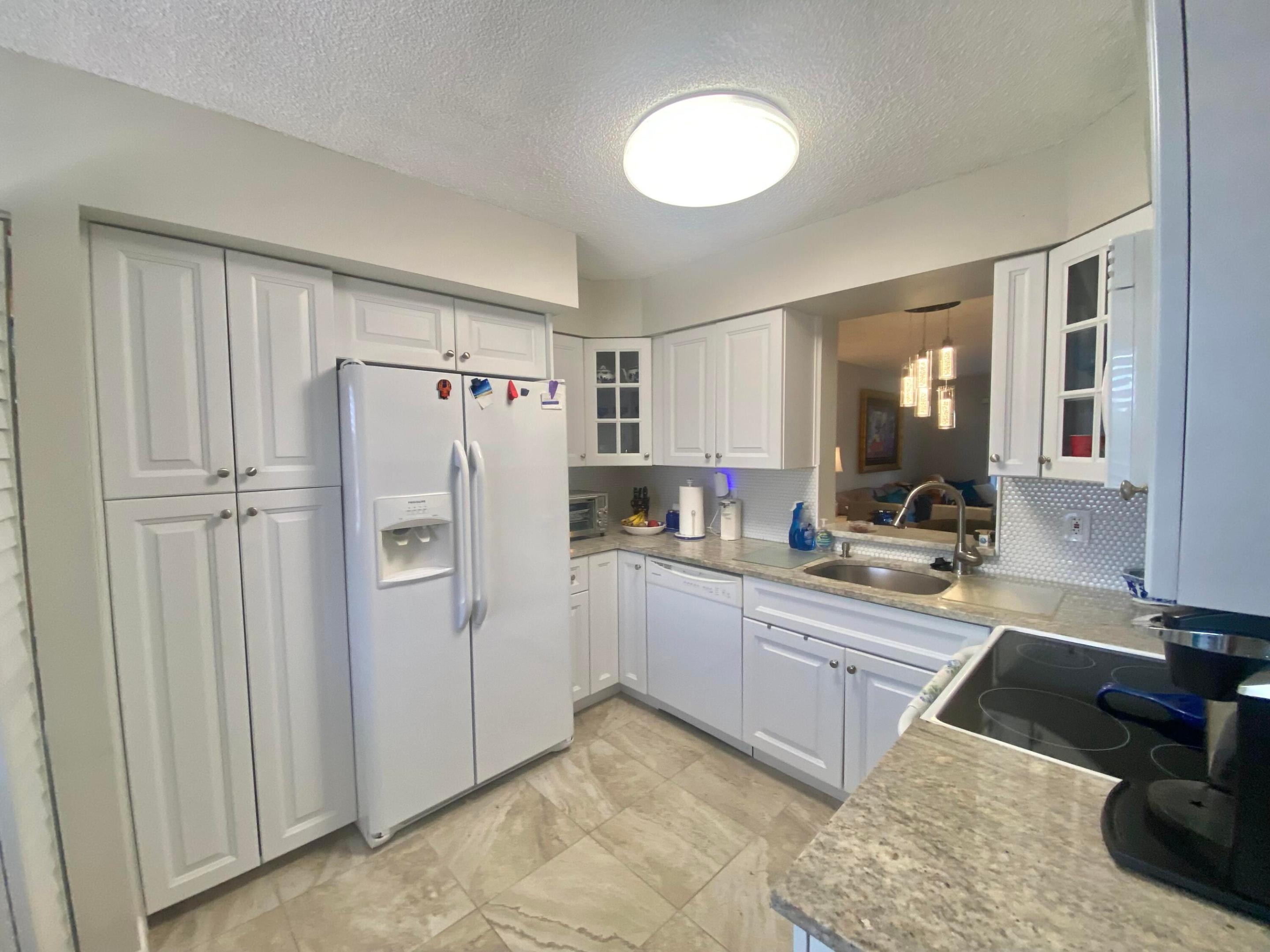 7281 Amberly Lane — photo
