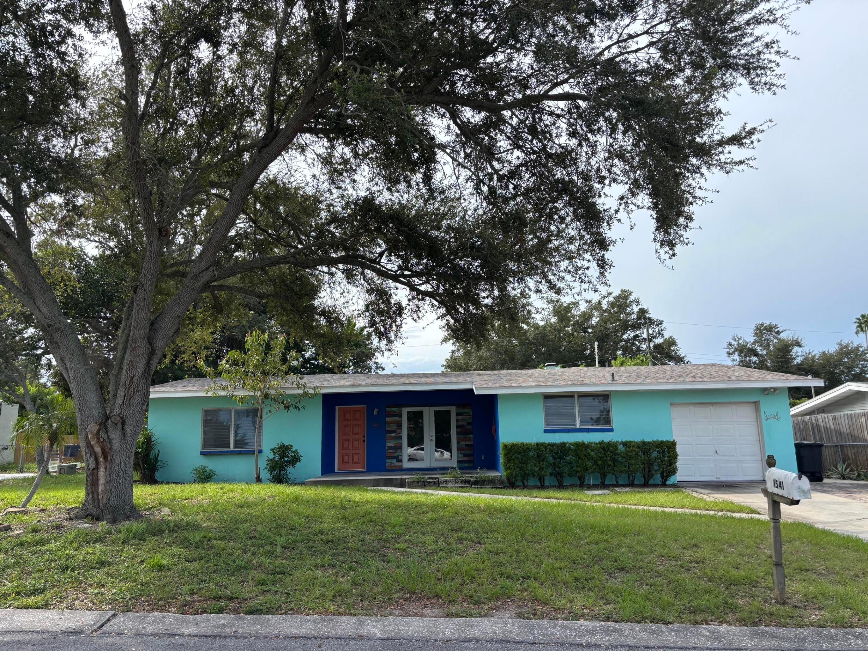 1541 Bonair Street — photo