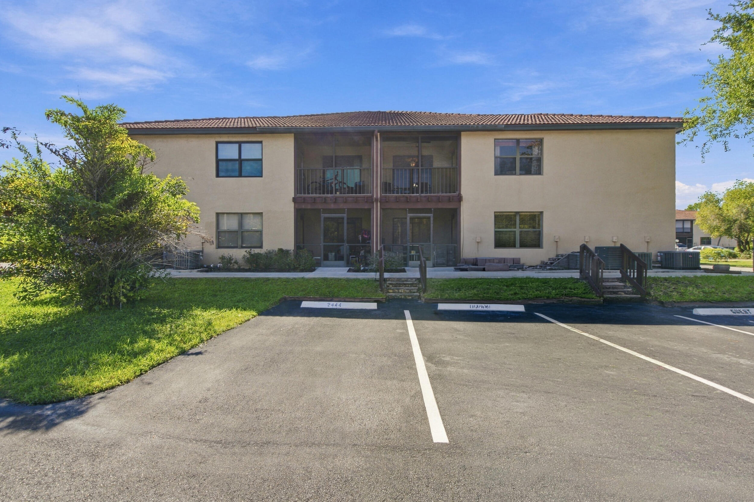 2446 SE Garden Terrace Unit 302 — photo