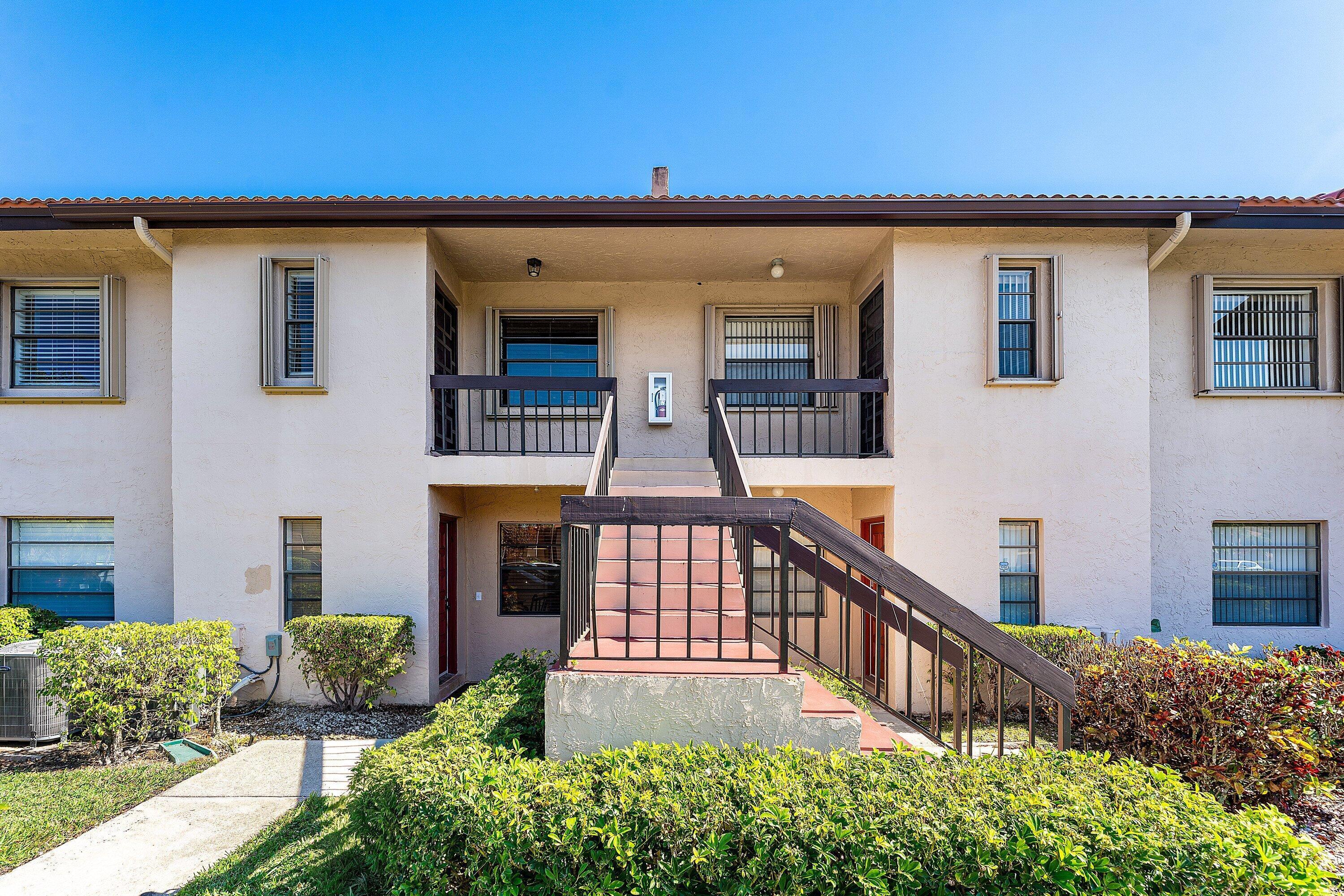 9283 Vista Del Lago G — photo