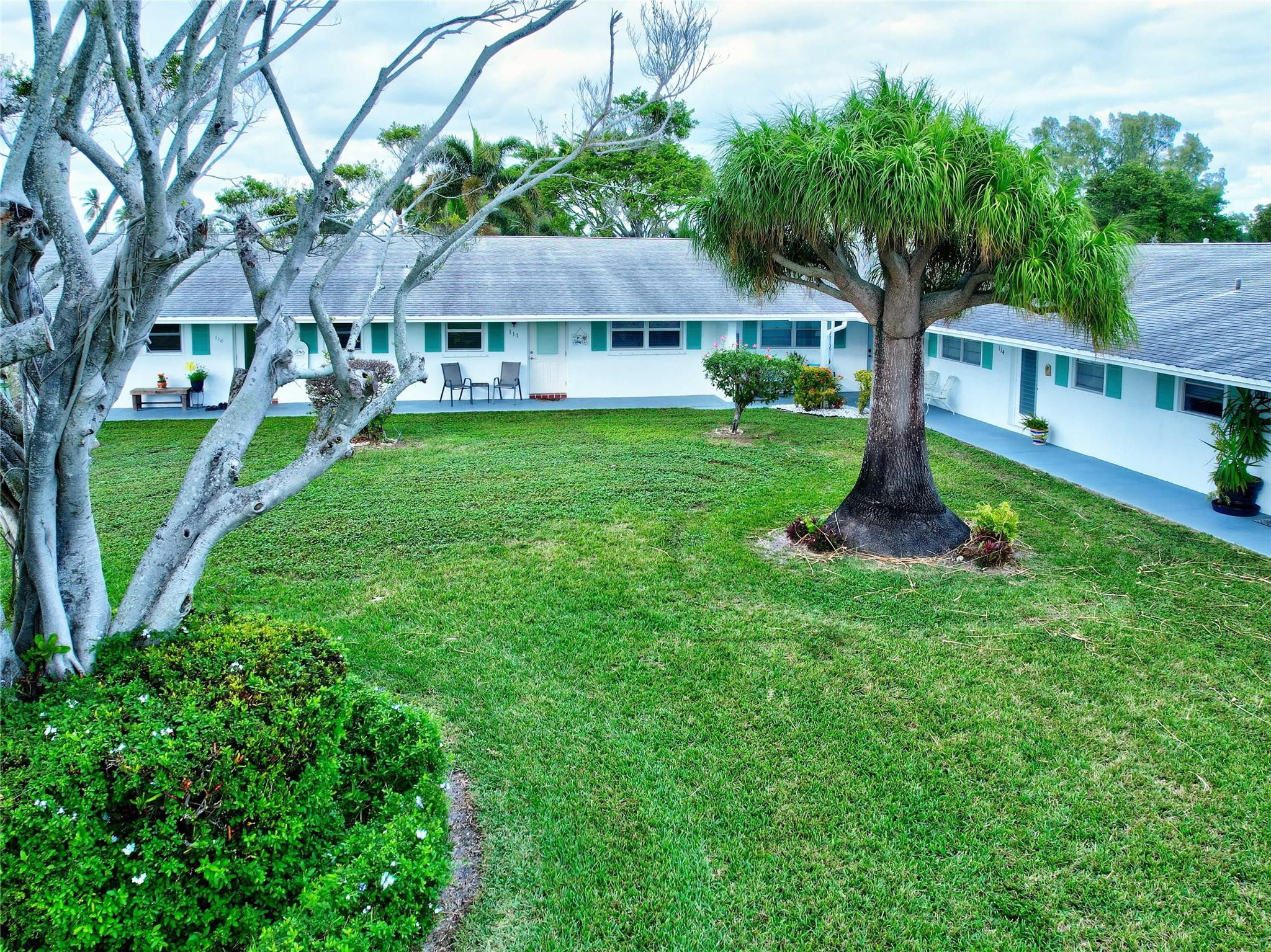 400 SW Golfview Terrace 111 — photo