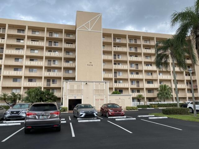 7076 Huntington Lane 805 — photo