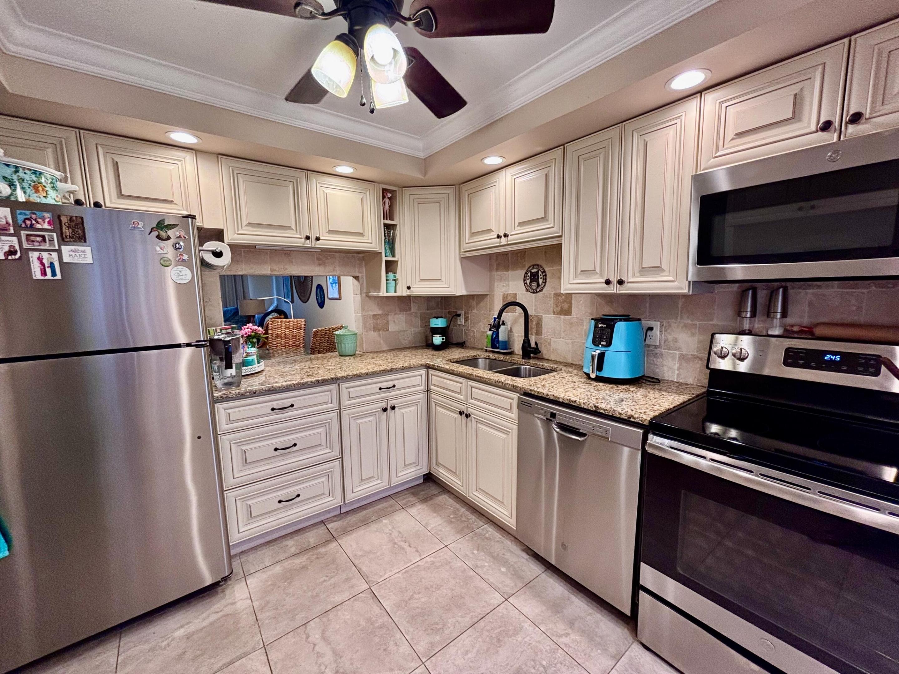 400 NE 20th Street Unit B208 — photo