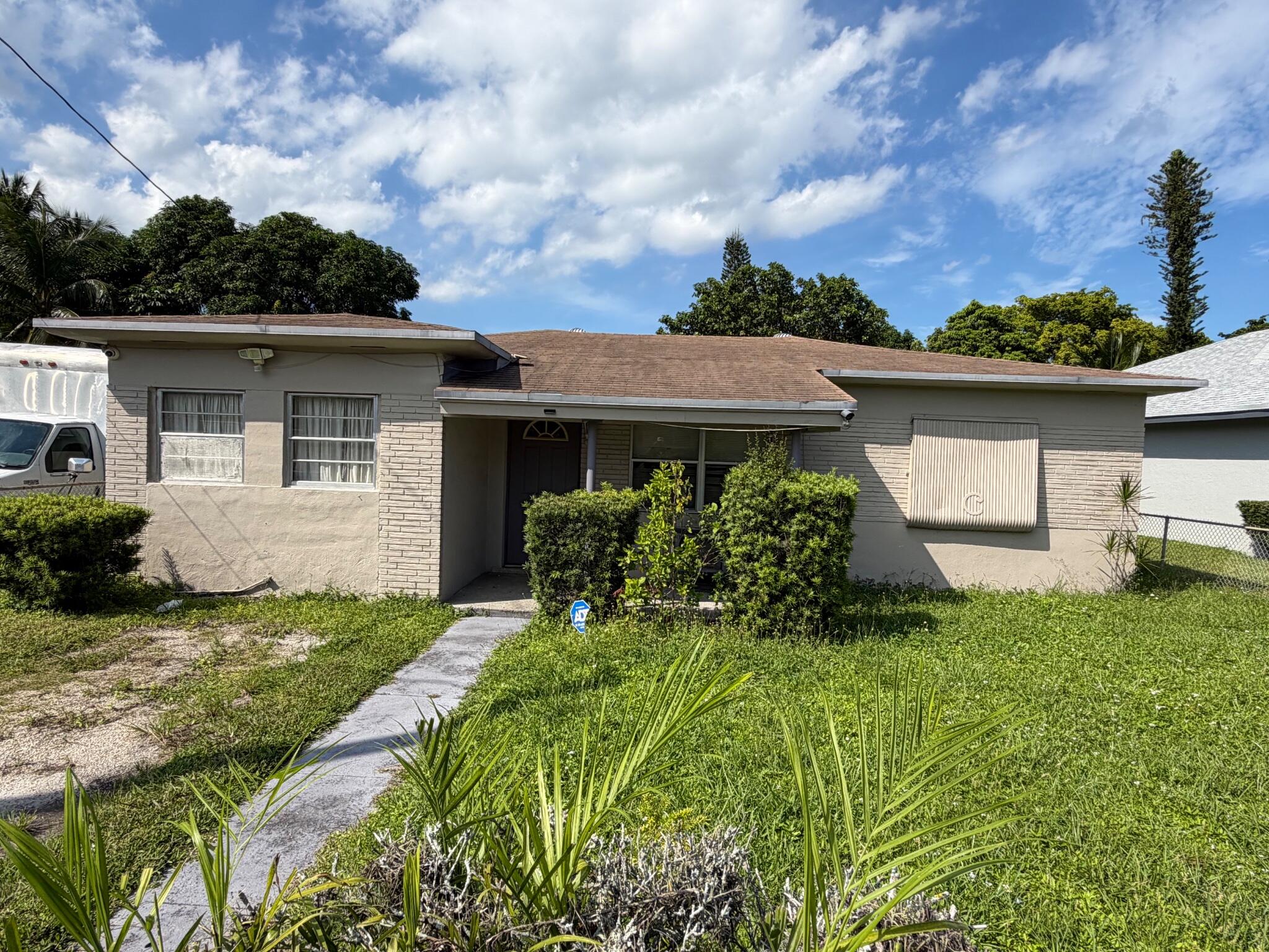 4311 SW 19th Street — photo