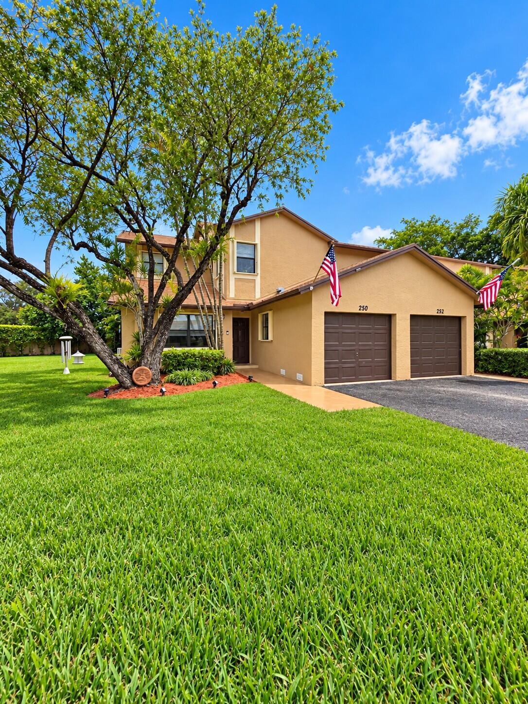 250 Lakeside Circle — photo