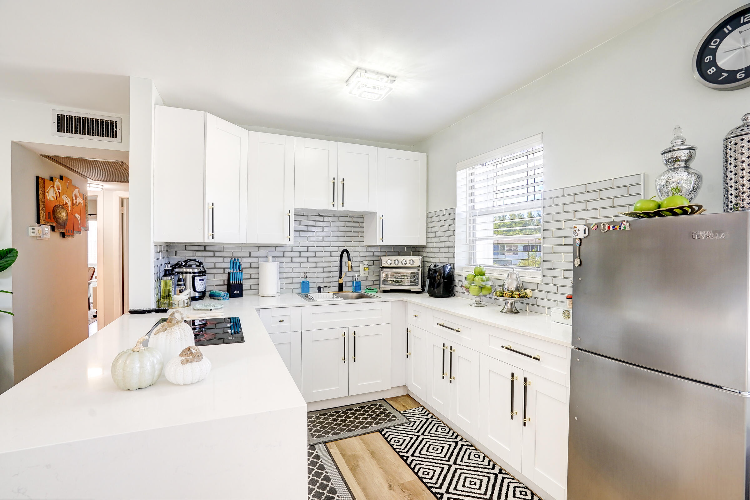 203 S Windsor I 203 — photo