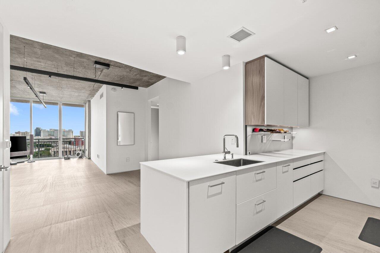 300 S Australian Avenue 1104 — photo