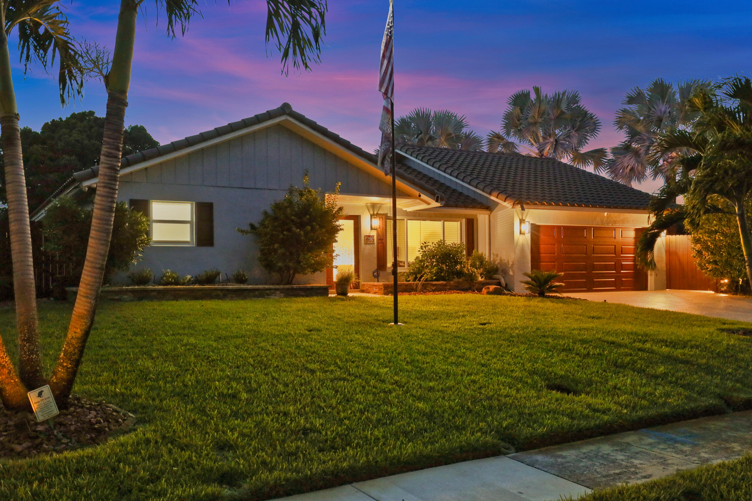 3590 Lakeview Drive — photo