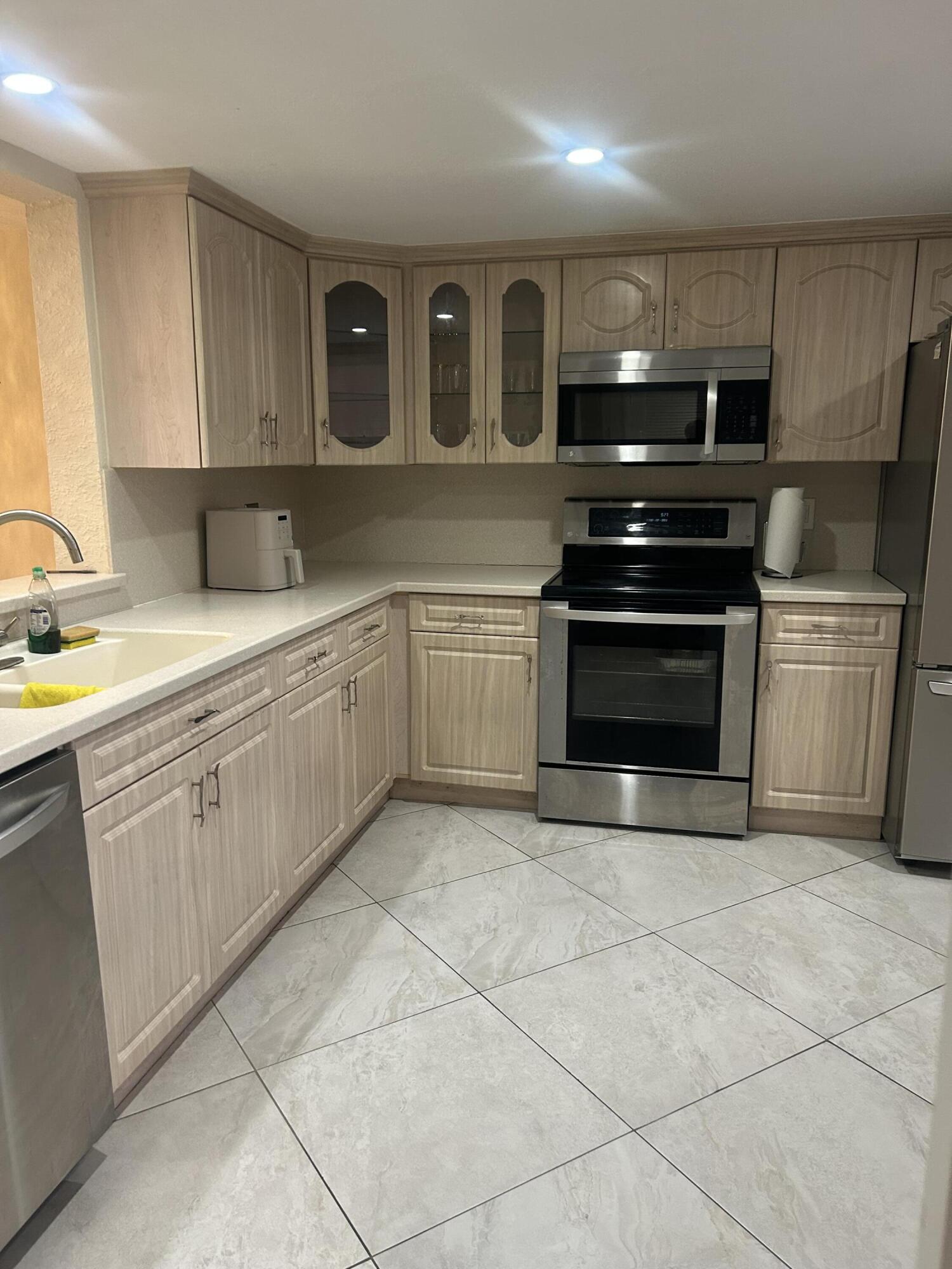 291 S Hollybrook Drive 308 — photo