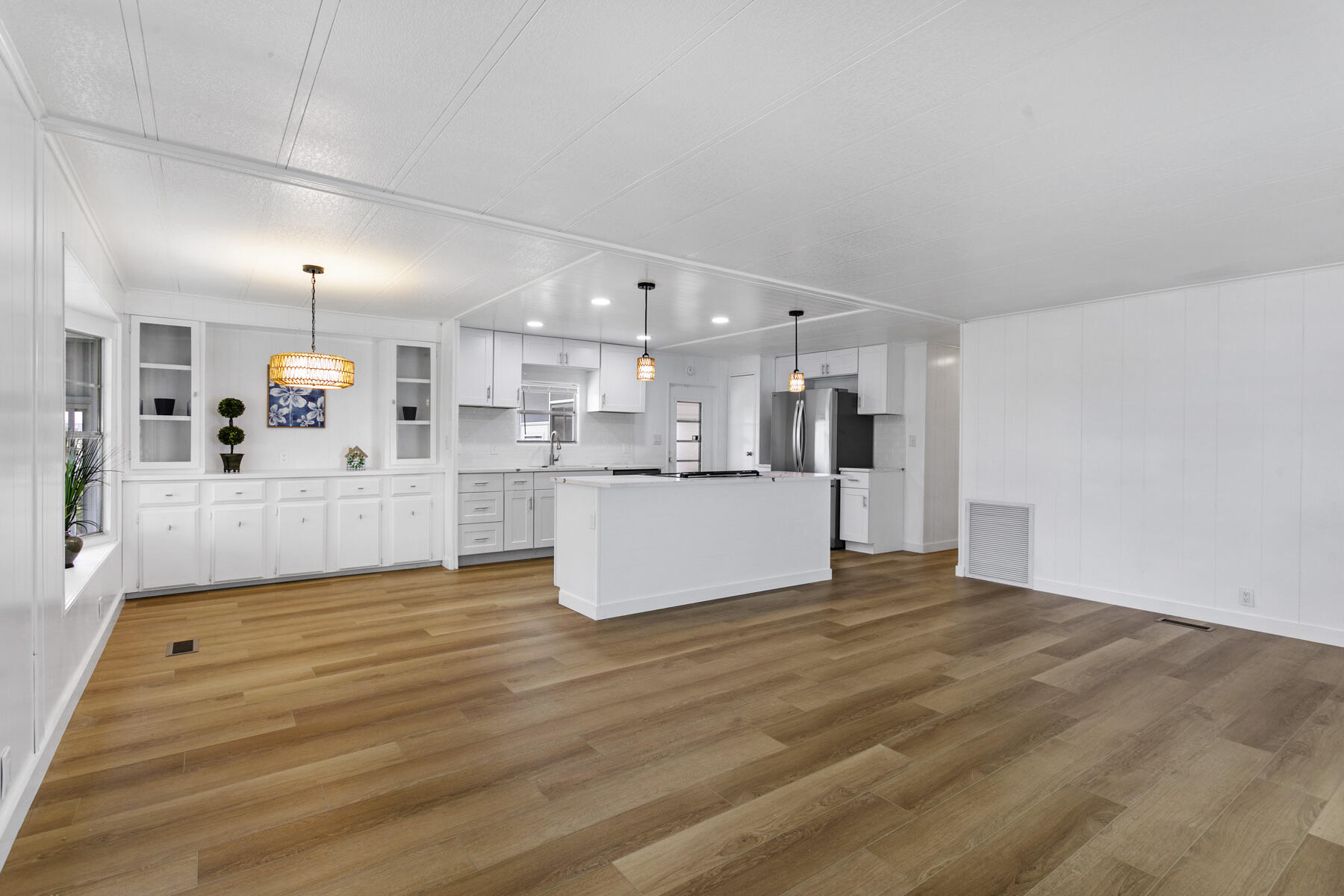 39016 Gayle Bay — photo
