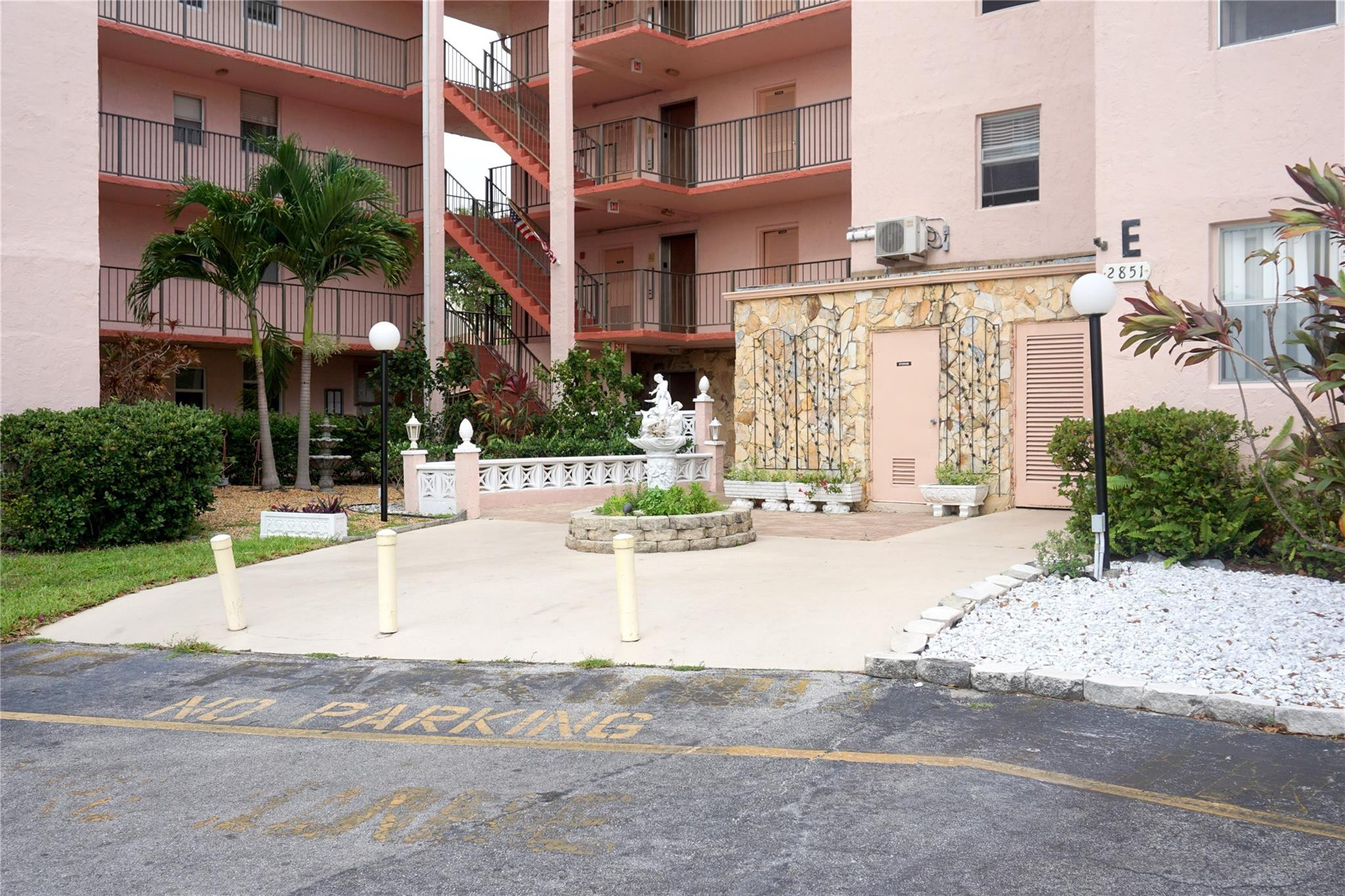 2851 Somerset Drive 207 — photo