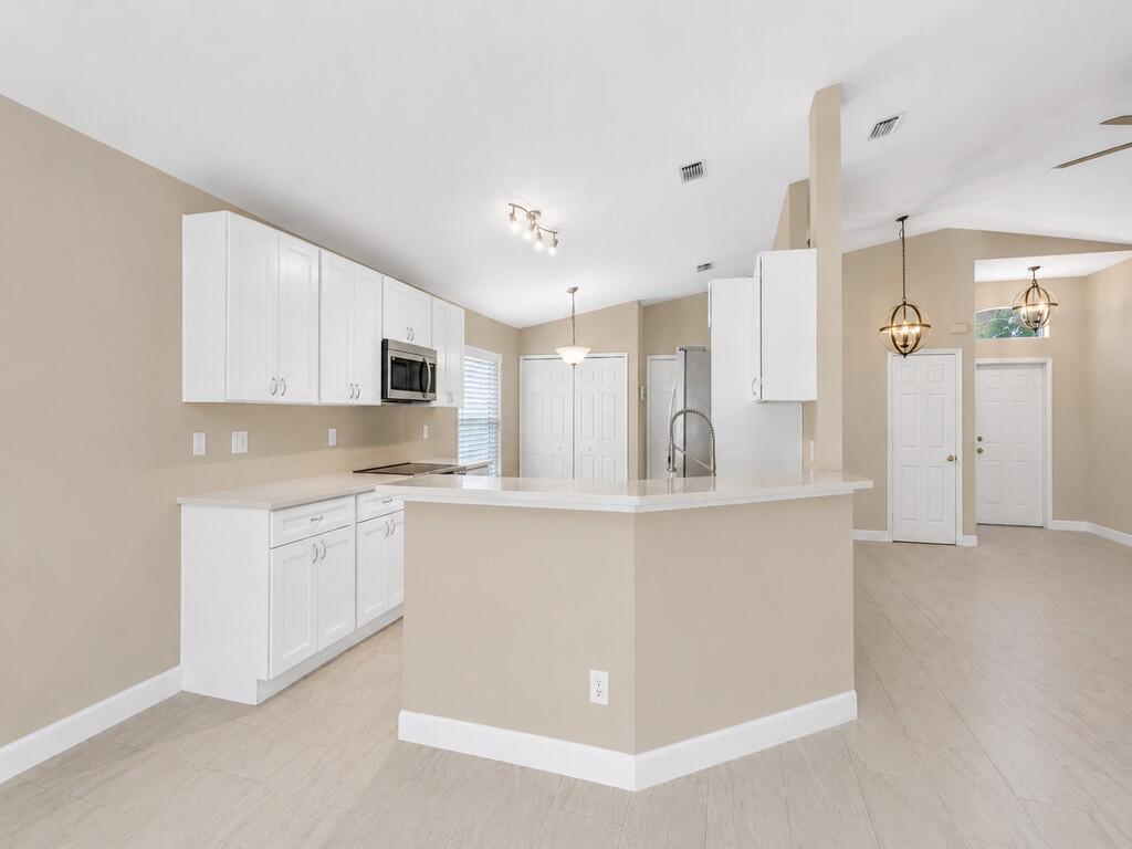 962 E 13th Square, Vero Beach, FL 32960 — photo 2