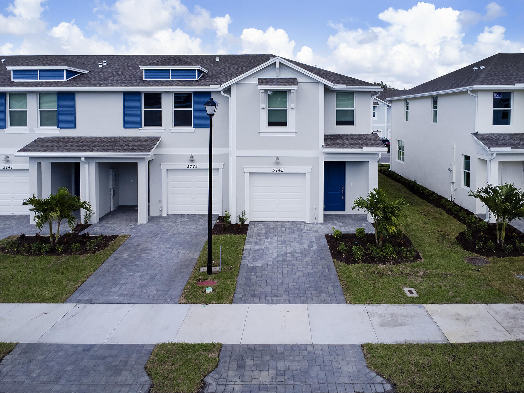 5745 SE Edgewater Circle — photo