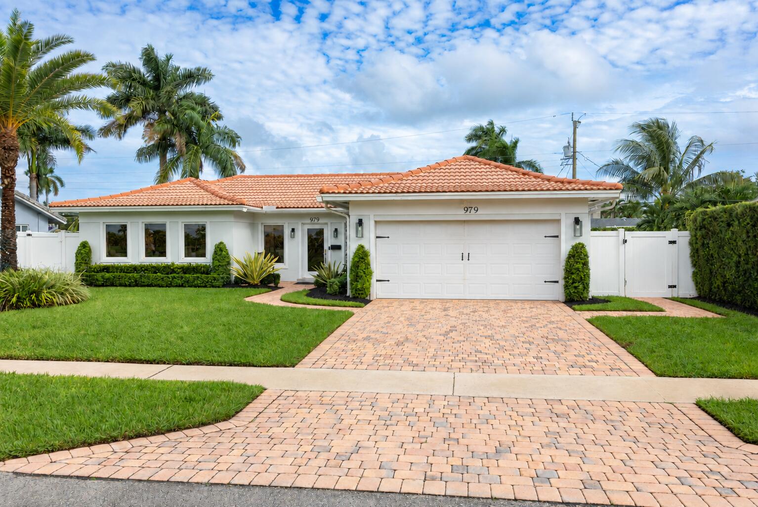 979 SW 13th Drive — photo