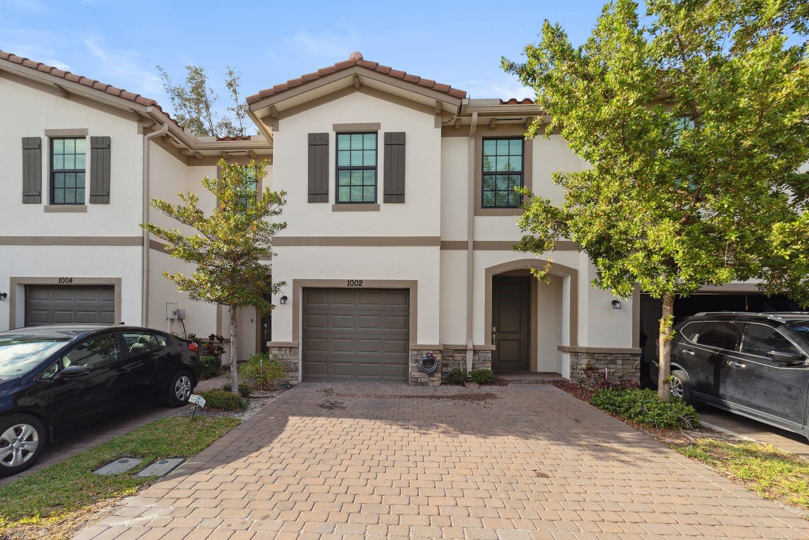 1002 Sweet Briar Lane — photo