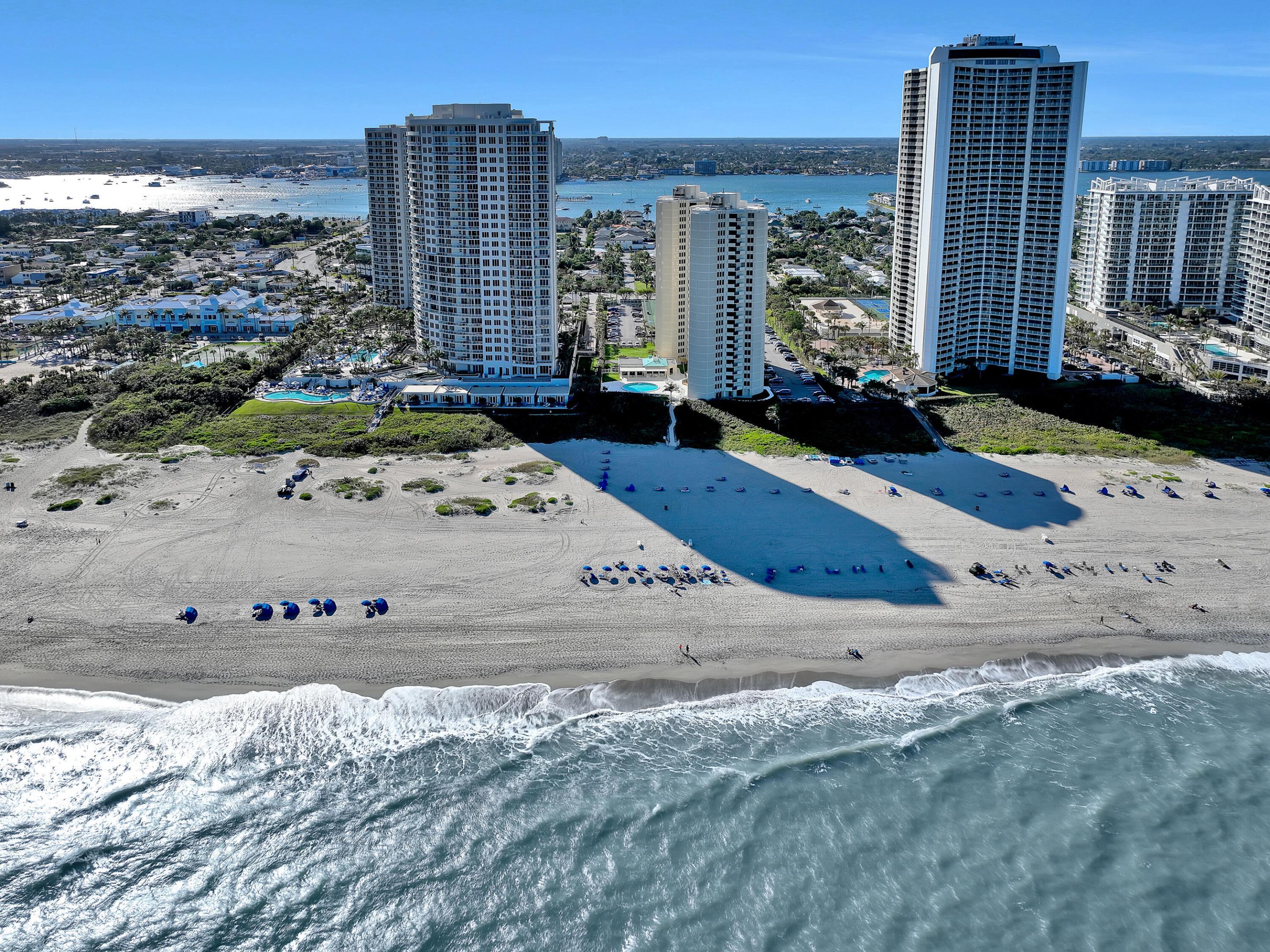 2800 N Ocean Drive B-17C — photo