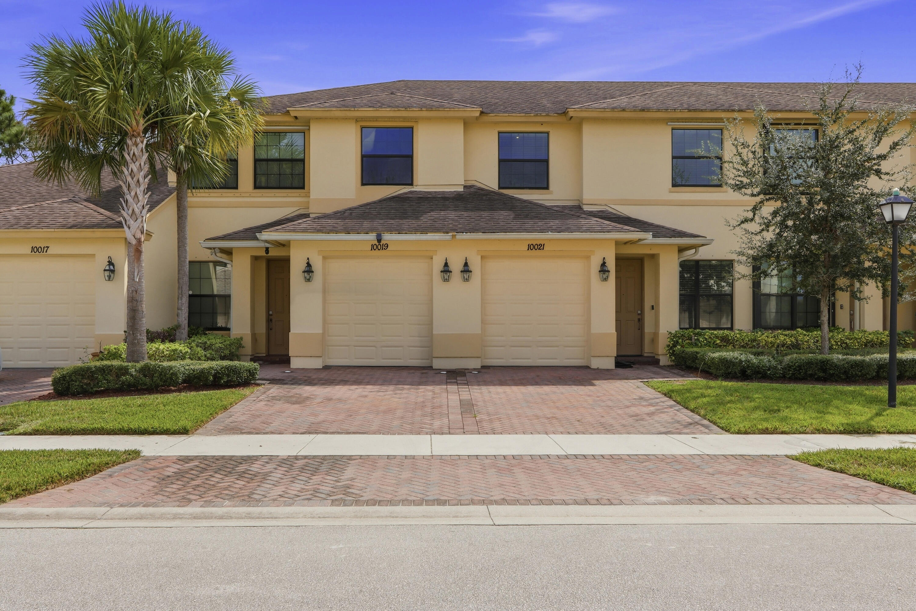 10021 W Villa Circle — photo
