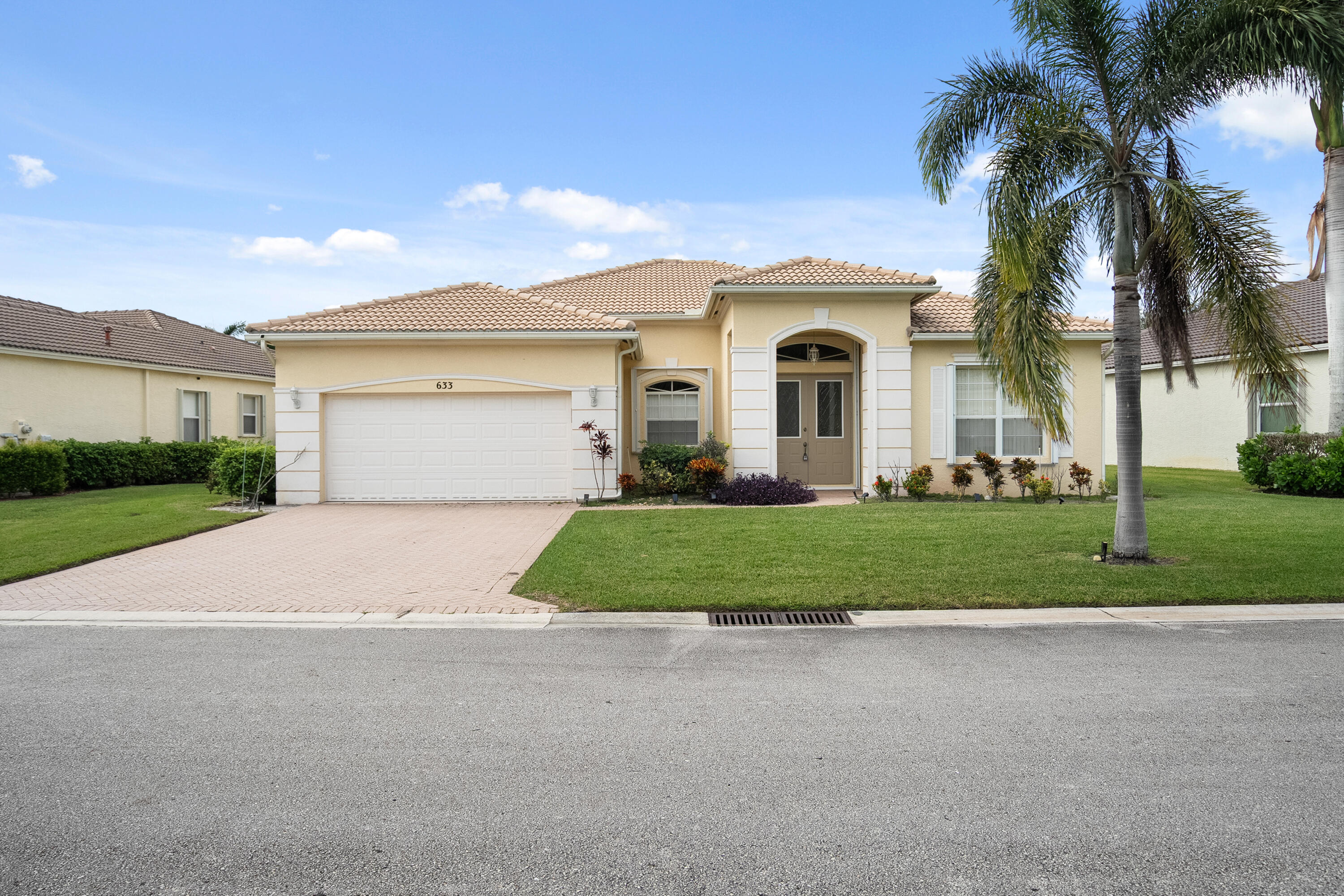 633 SW Long Key Court — photo