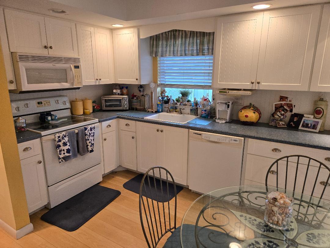 5700 Queen Palm Court B — photo
