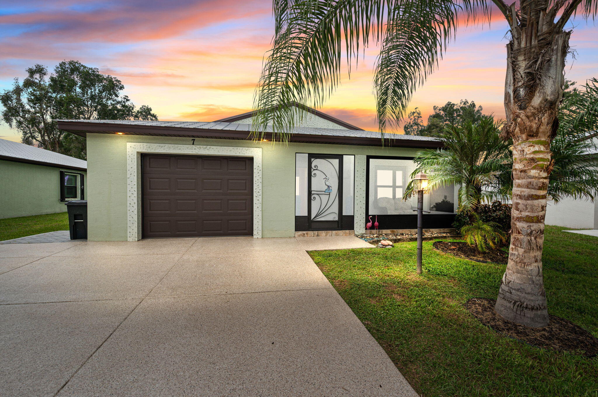 7 Mediterranean Boulevard E — photo