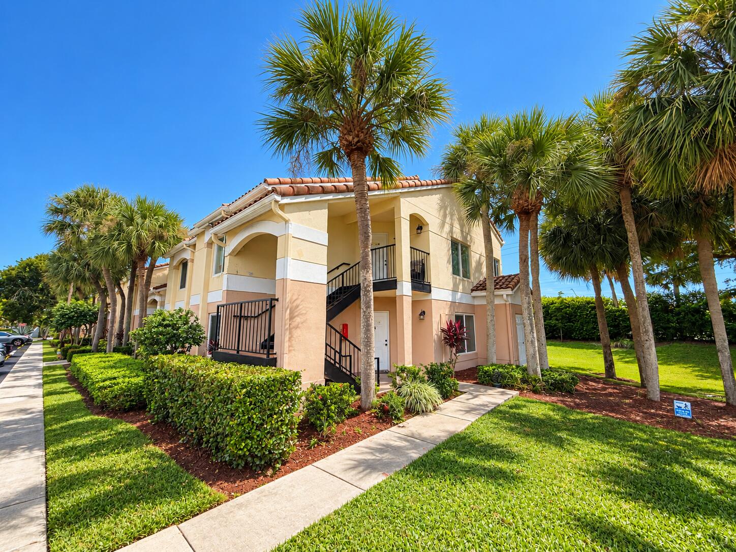 815 W Boynton Beach Boulevard 7-206 — photo