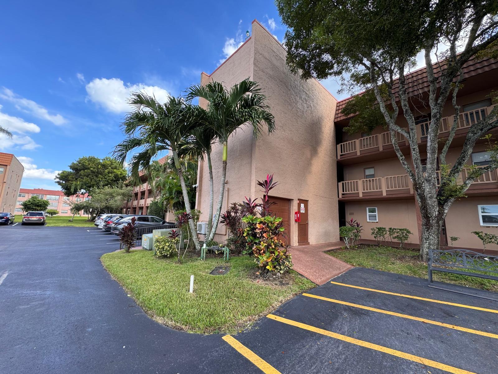9660 Sunrise Lakes Boulevard 202 — photo