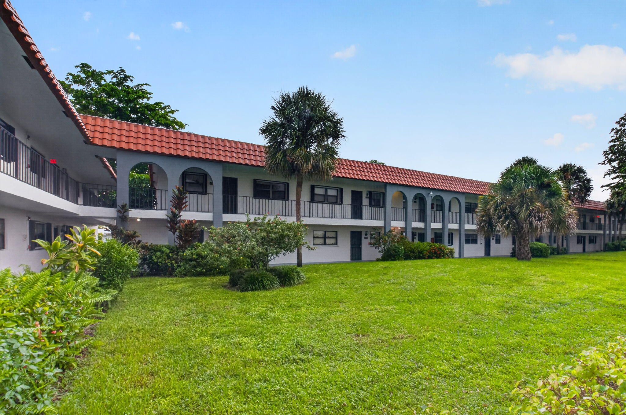 2121 W Woolbright Road K202 — photo