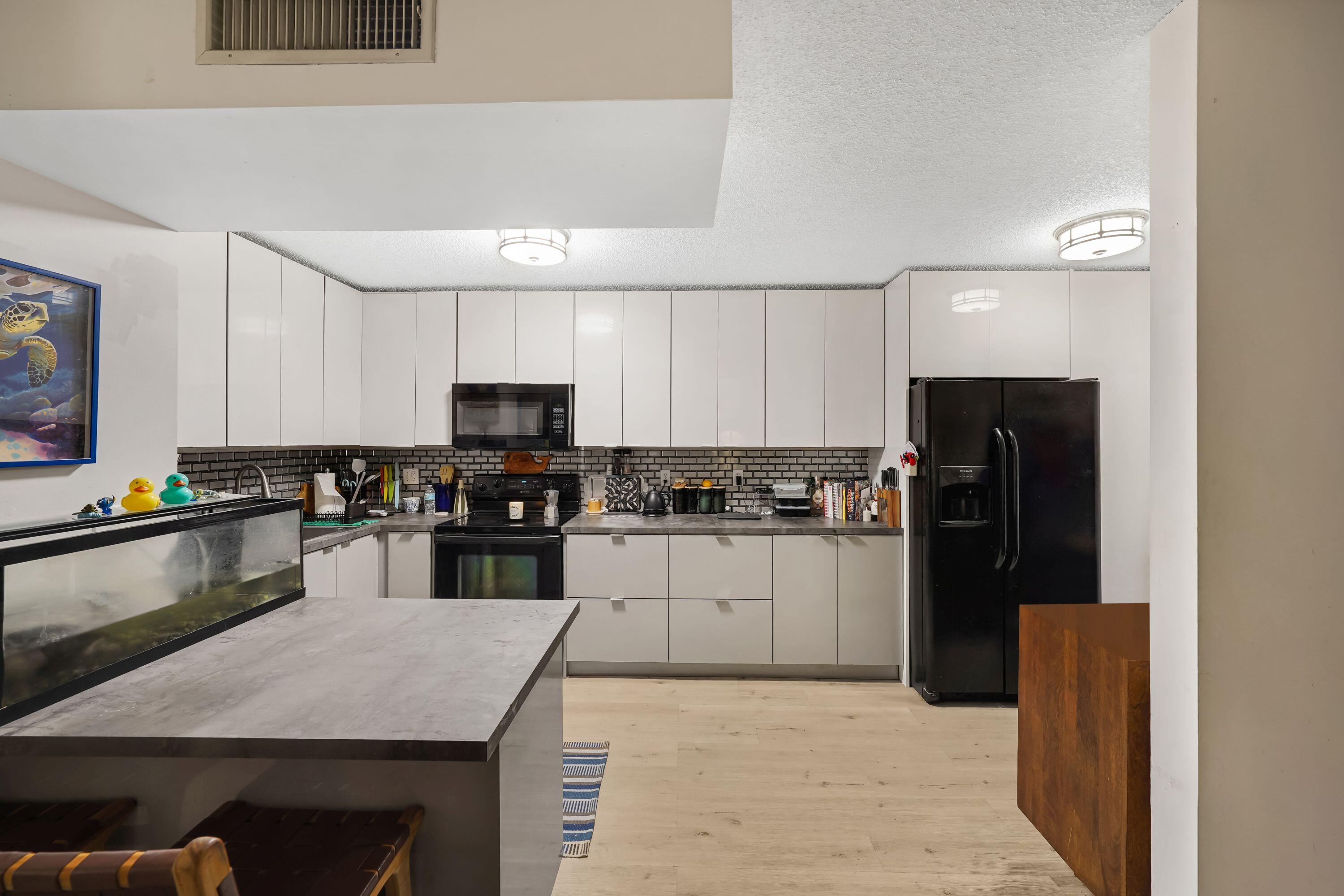 5486 Courtyard Drive 5486 — photo