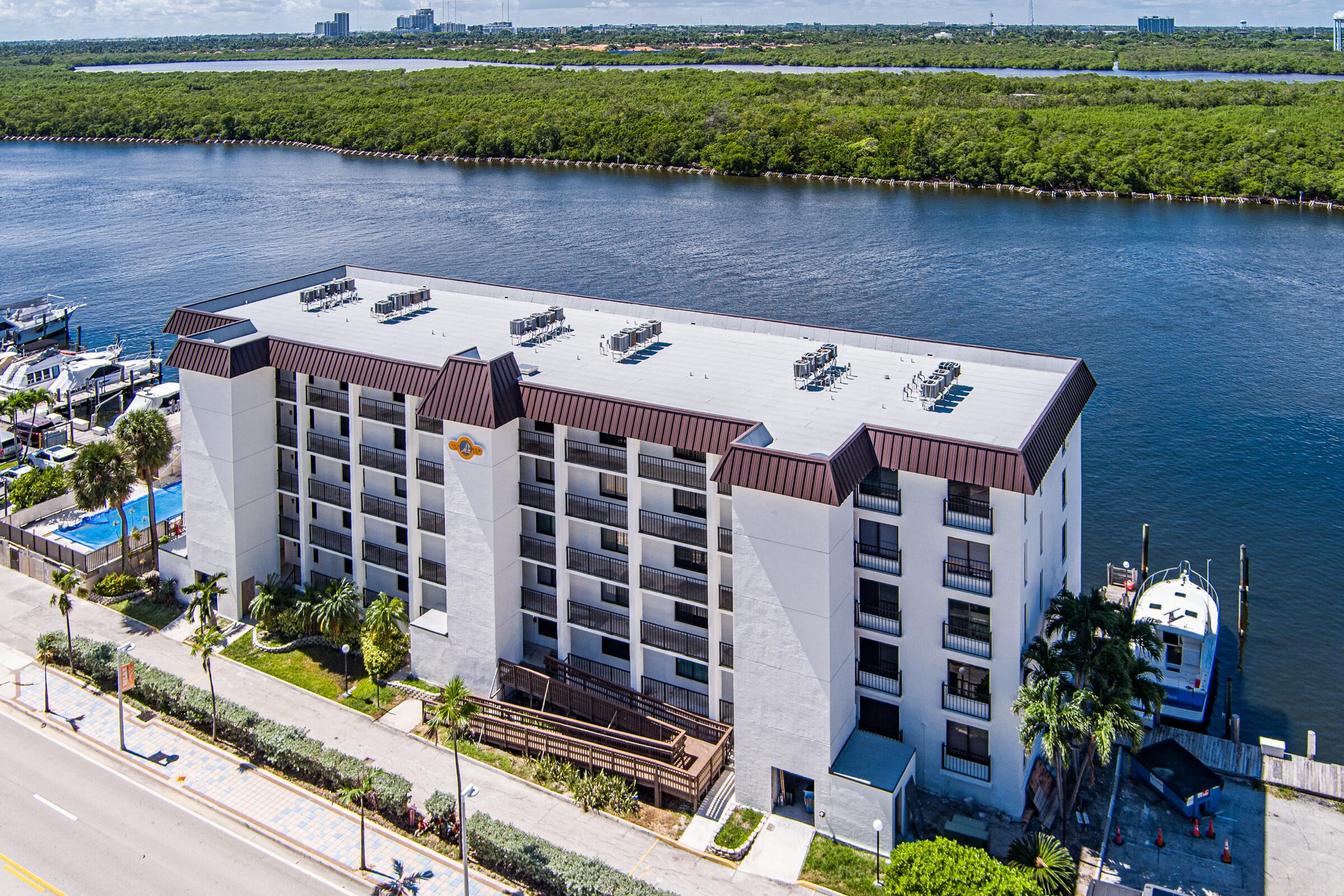 3200 N Ocean Drive Unit 402 — photo
