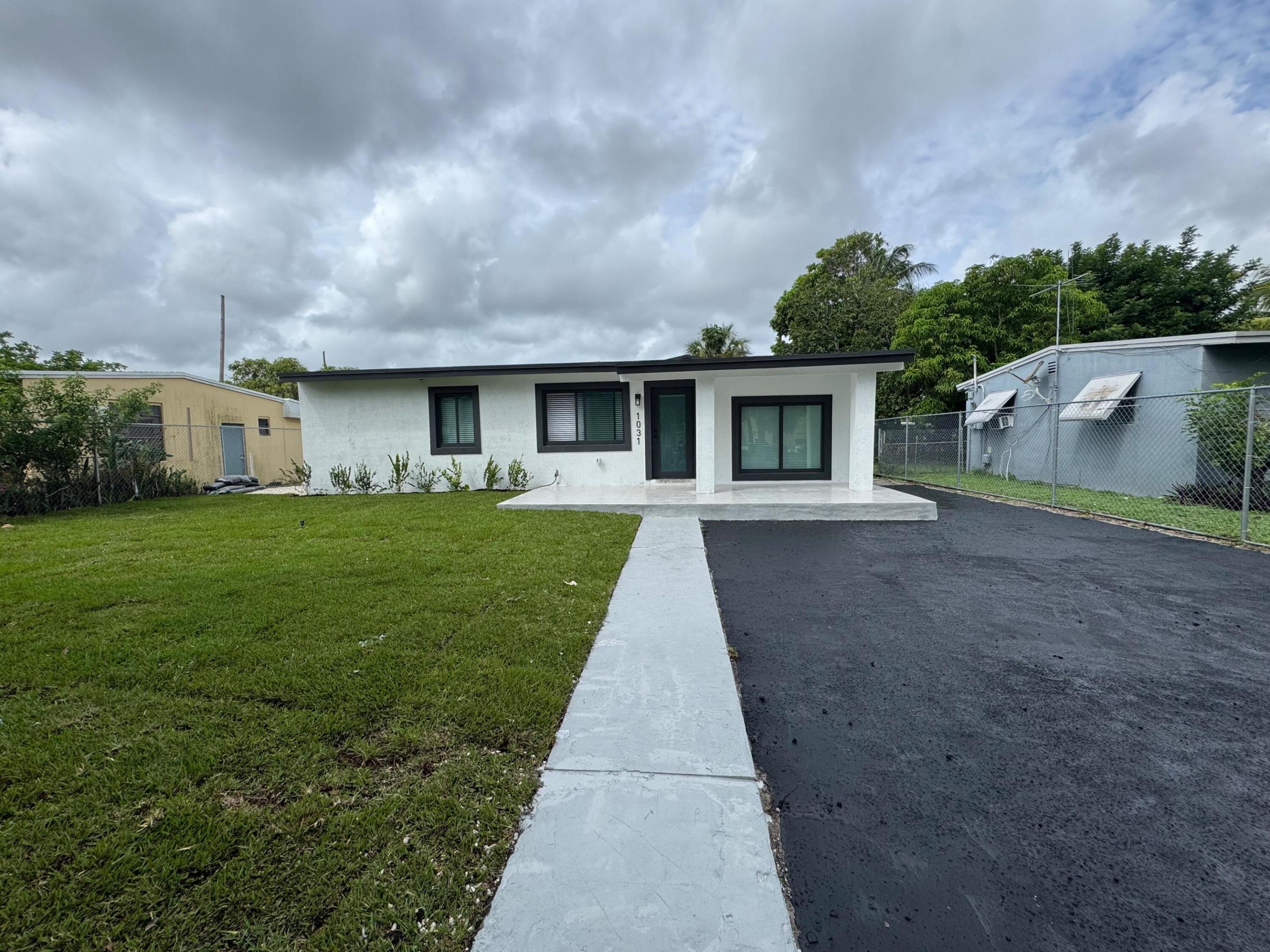 1031 NW 10th Avenue — photo