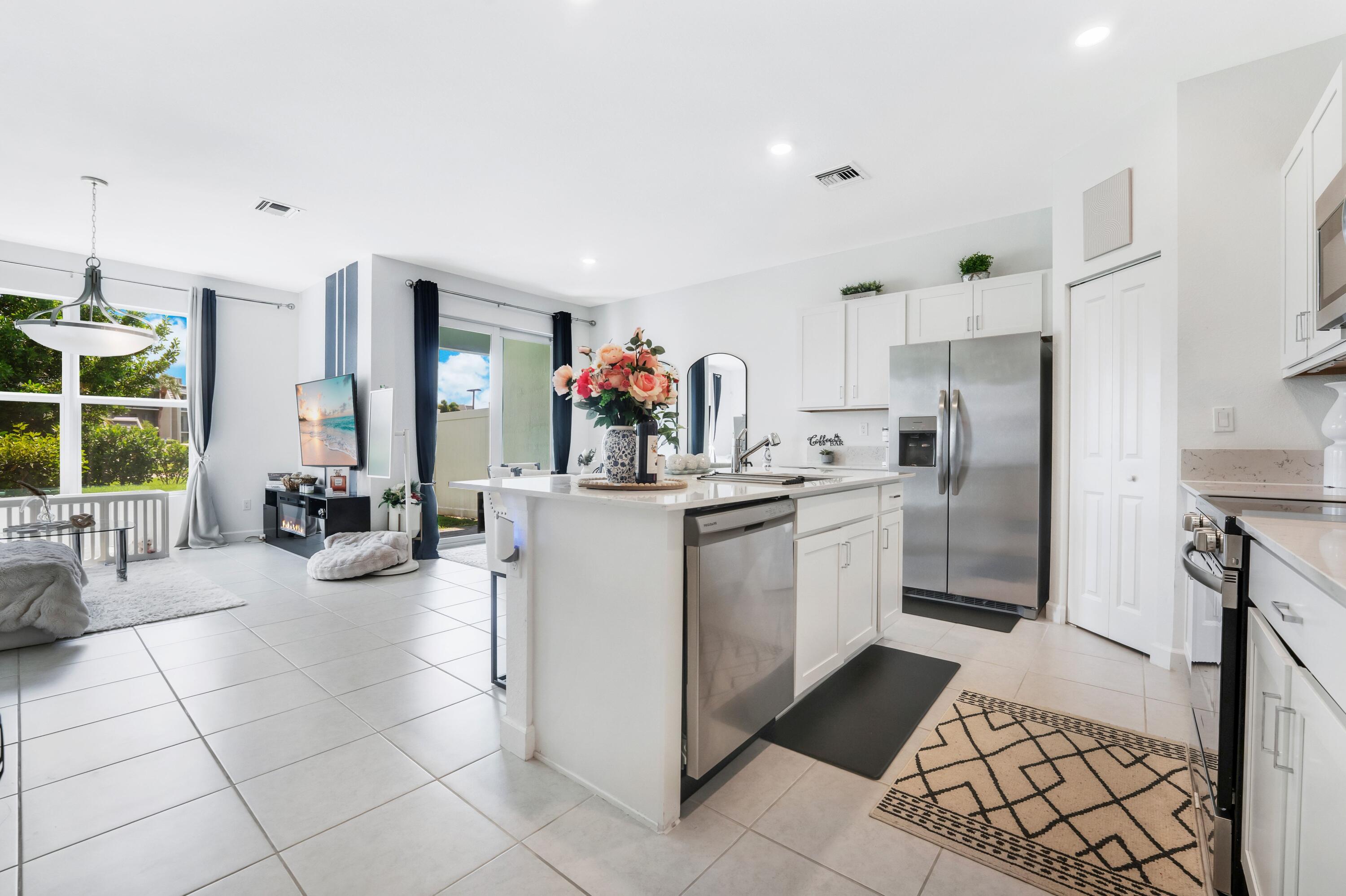 4178 Lagoon Shore Drive — photo