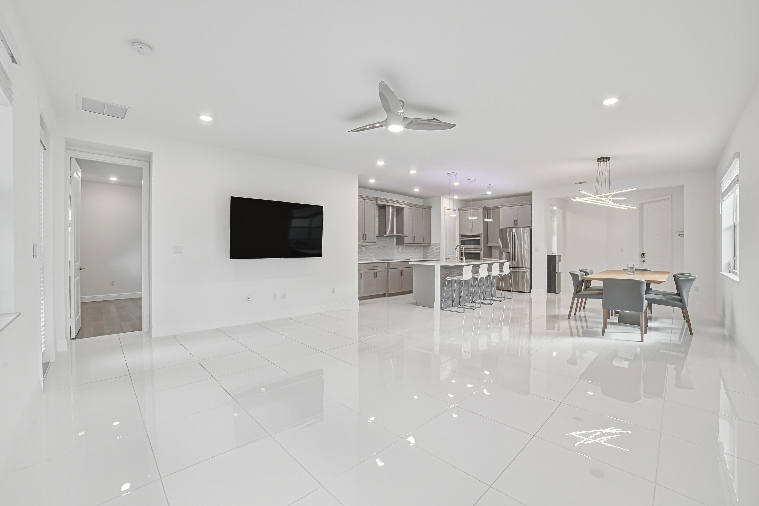 4065 Marina Way — photo