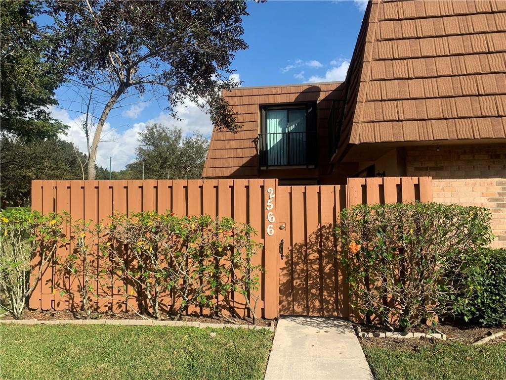 2566 Camelot Court — photo