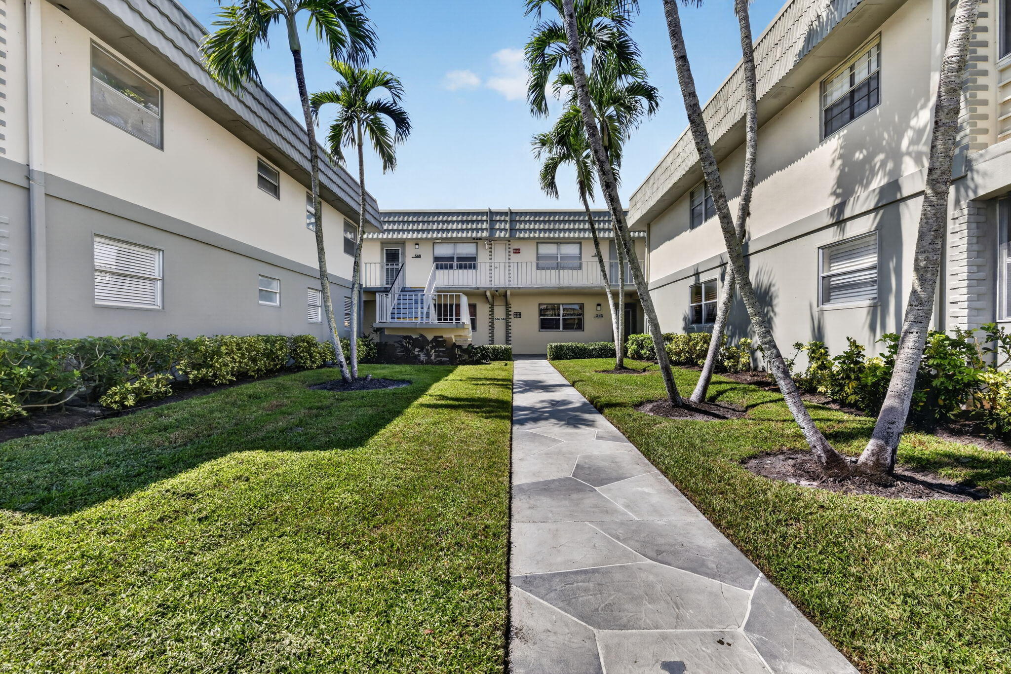 542 Monaco Way — photo