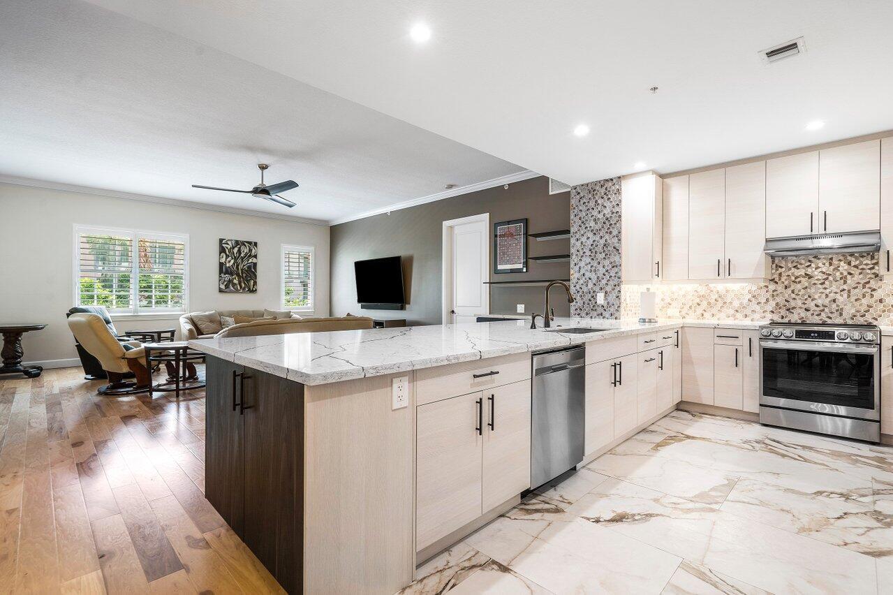 200 NE 2nd Avenue Unit 209 — photo