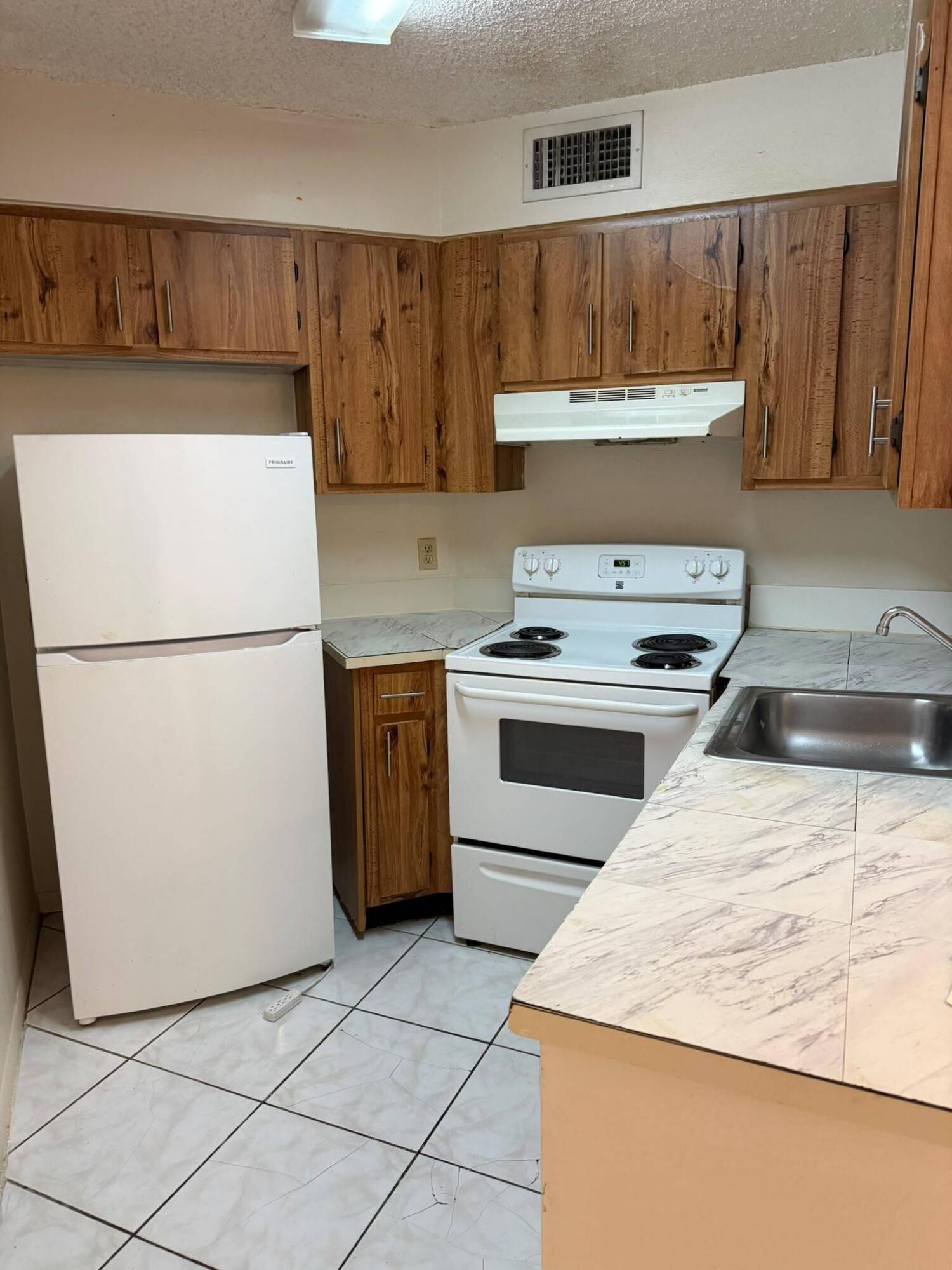 216 Lake Pointe Drive Unit 222 — photo