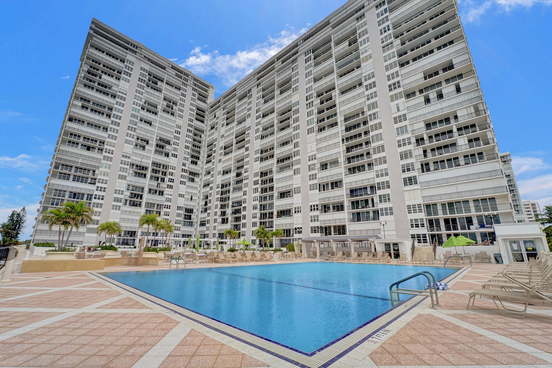 4280 Galt Ocean Drive Unit 8L — photo