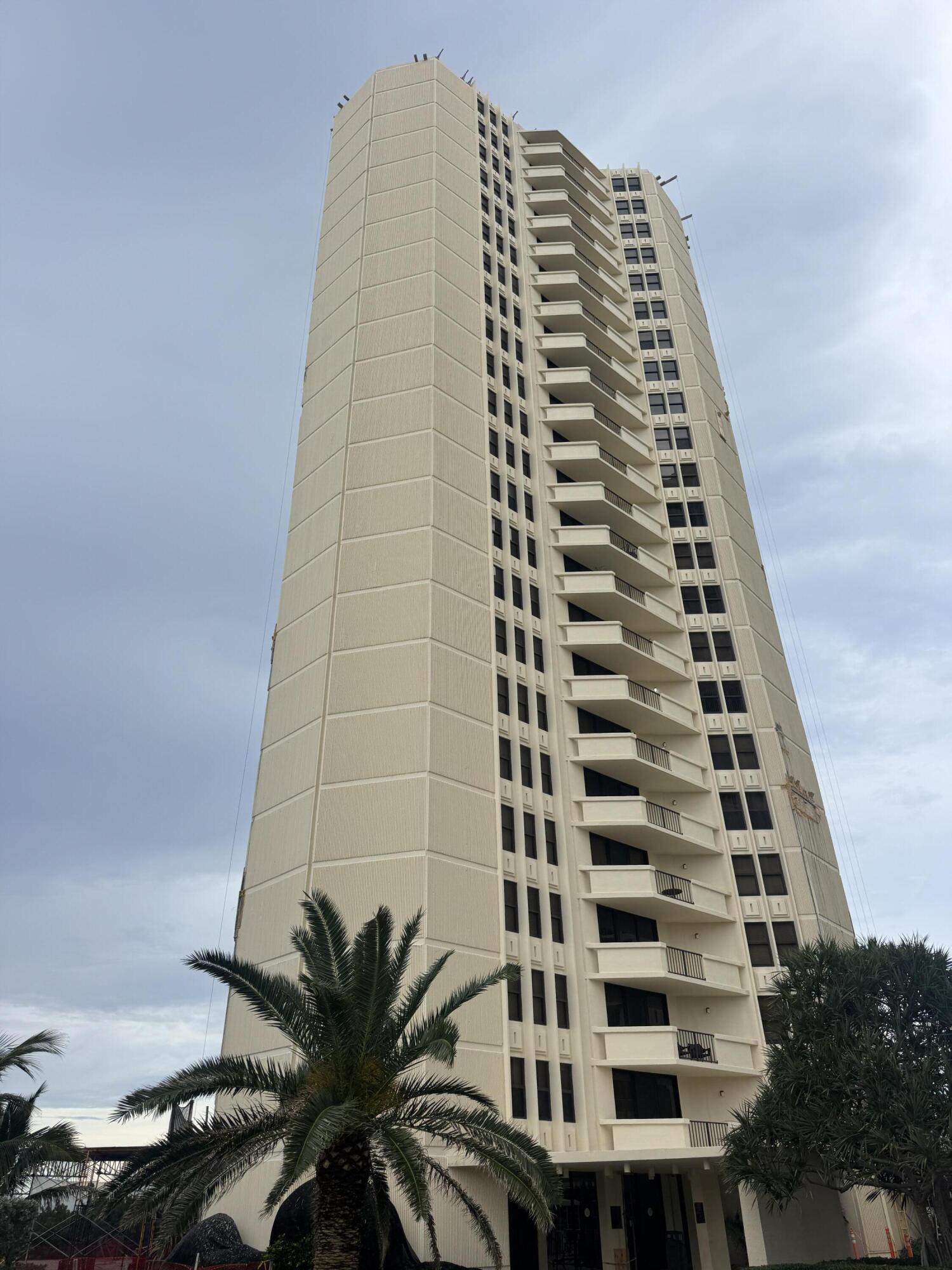 2800 N Ocean Drive a-22B — photo