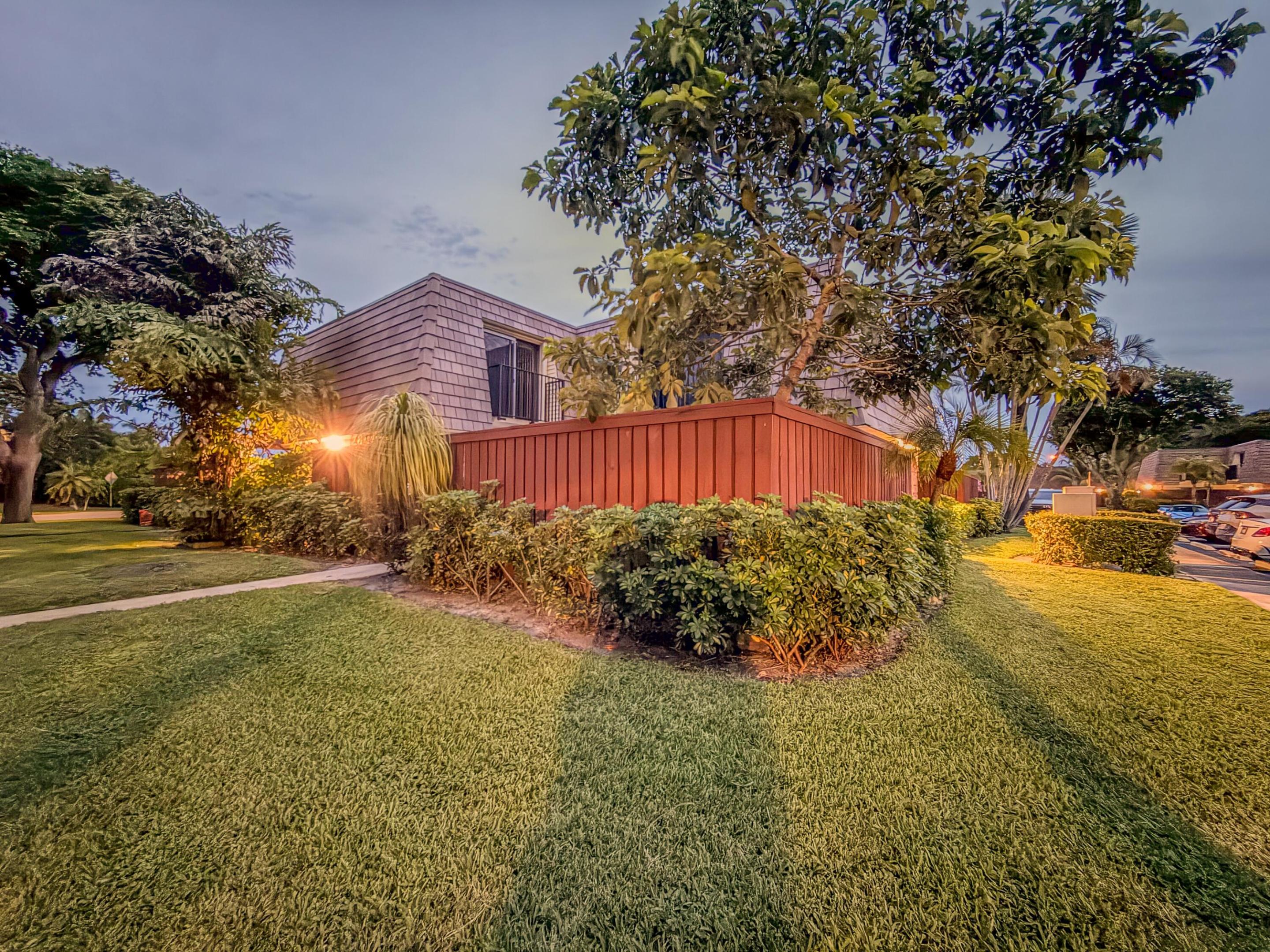 2552 SW 15th Street — photo