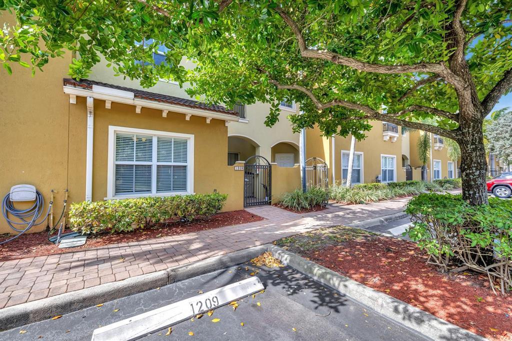 2851 W Prospect Road Unit 1209 — photo