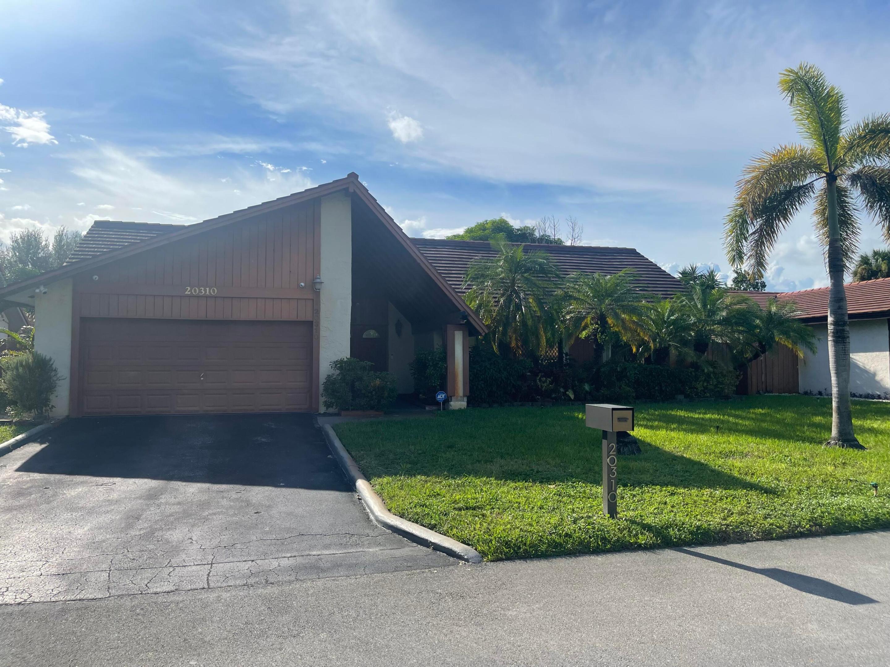 20310 NE 10th Place — photo