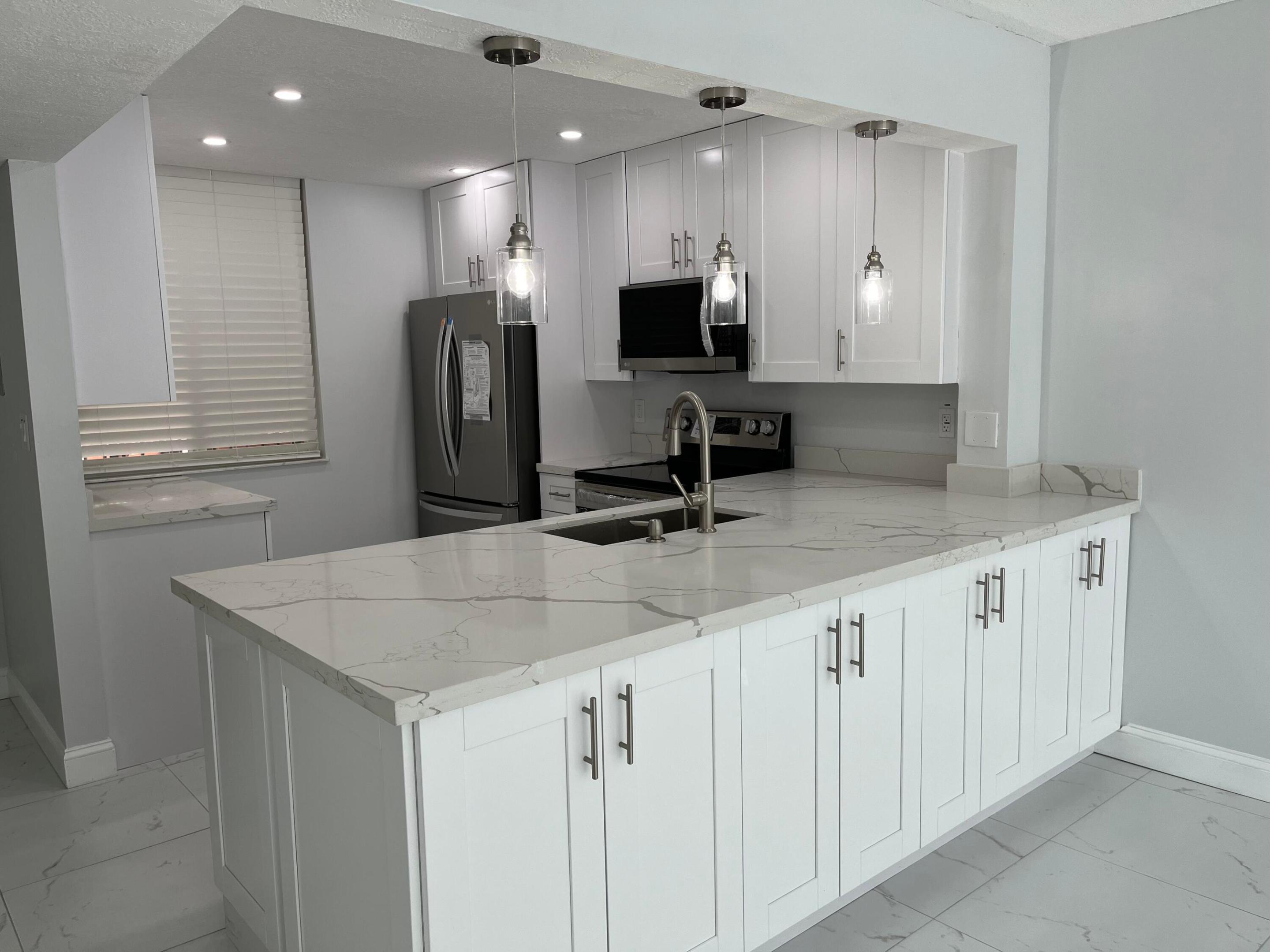 2830 Somerset Drive Unit 211N — photo