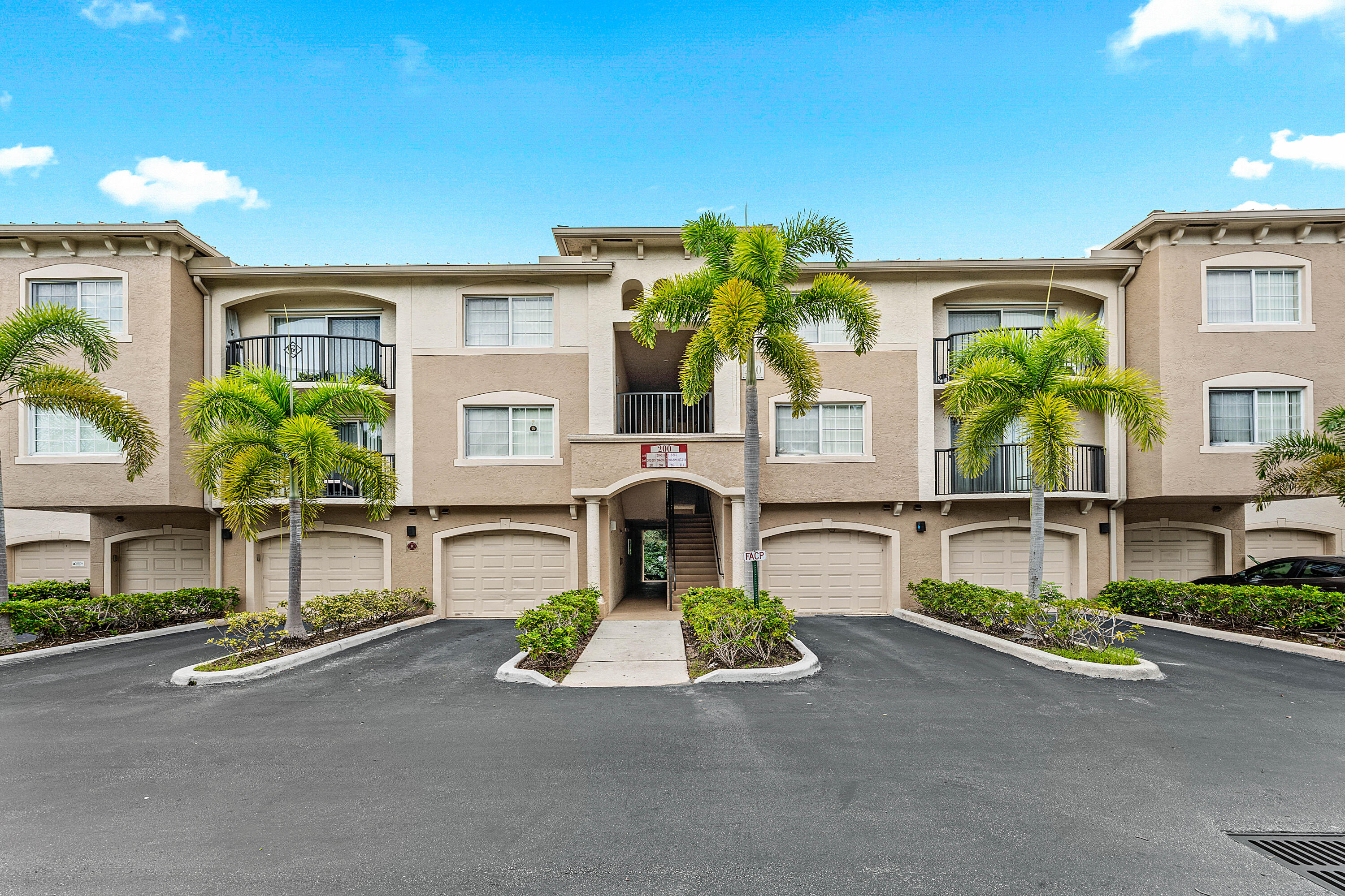 200 Crestwood Court N Unit 211 — photo
