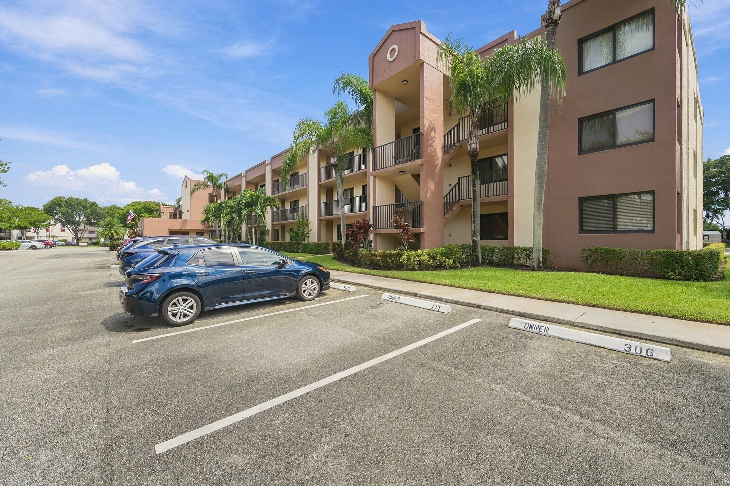 10607 W Clairmont Circle Unit 109 — photo