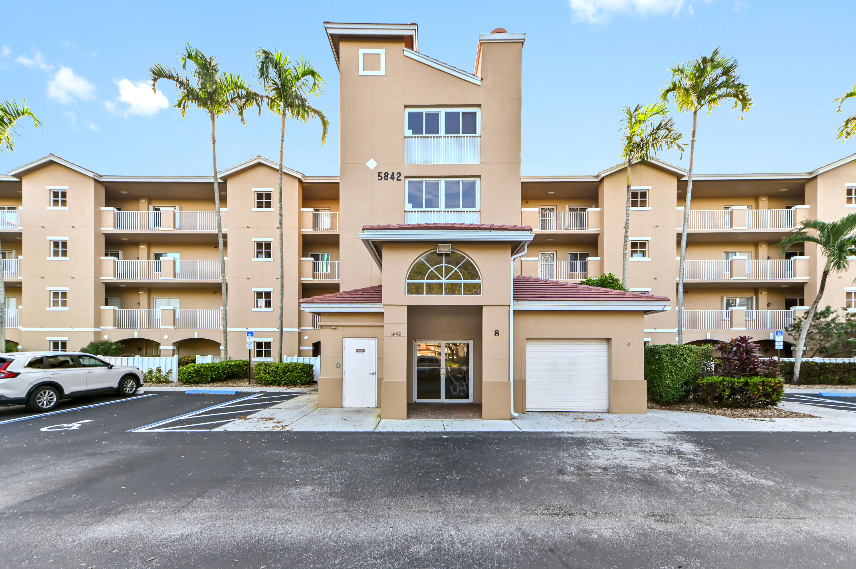 5842 Crystal Shores Drive Unit 207 — photo