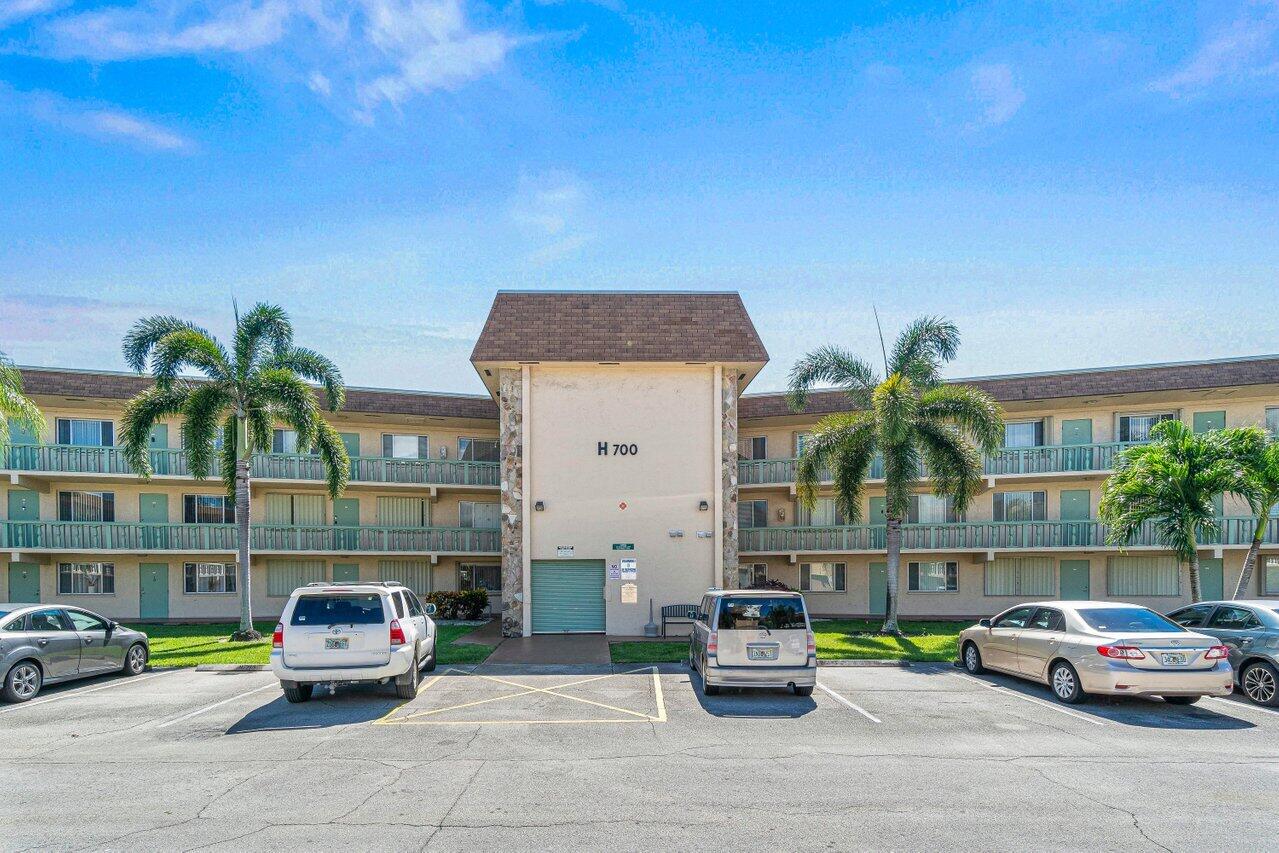 700 Village Green Court Unit 319 — photo