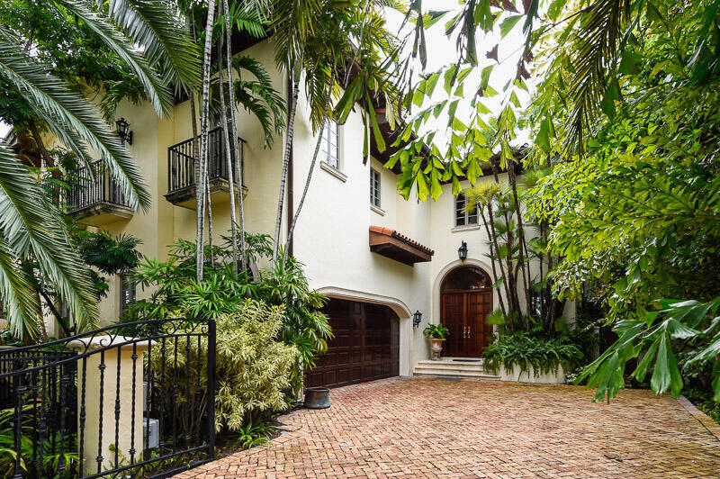446 Brazilian Avenue — photo