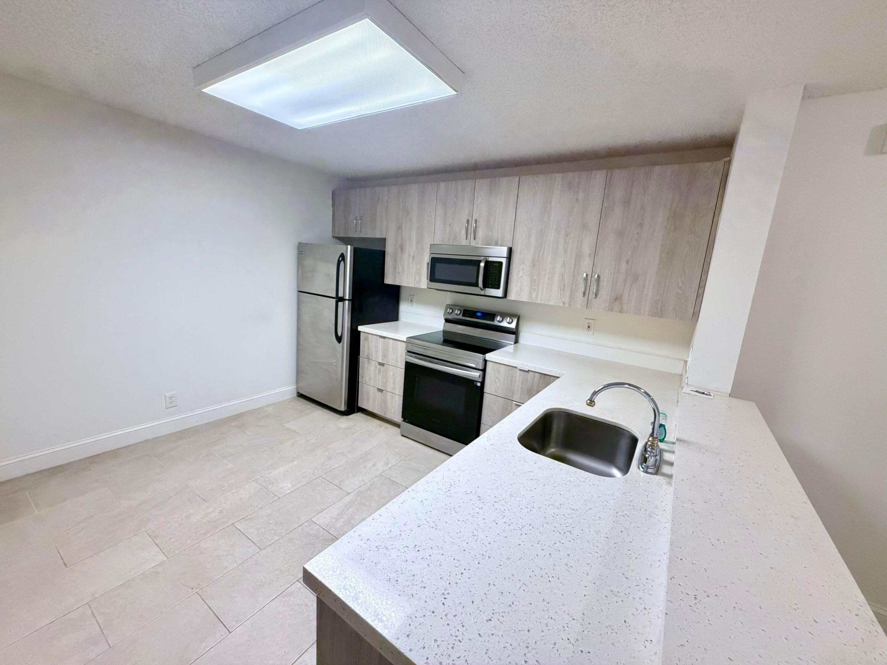 10111 W Sunrise Boulevard Unit 104 — photo