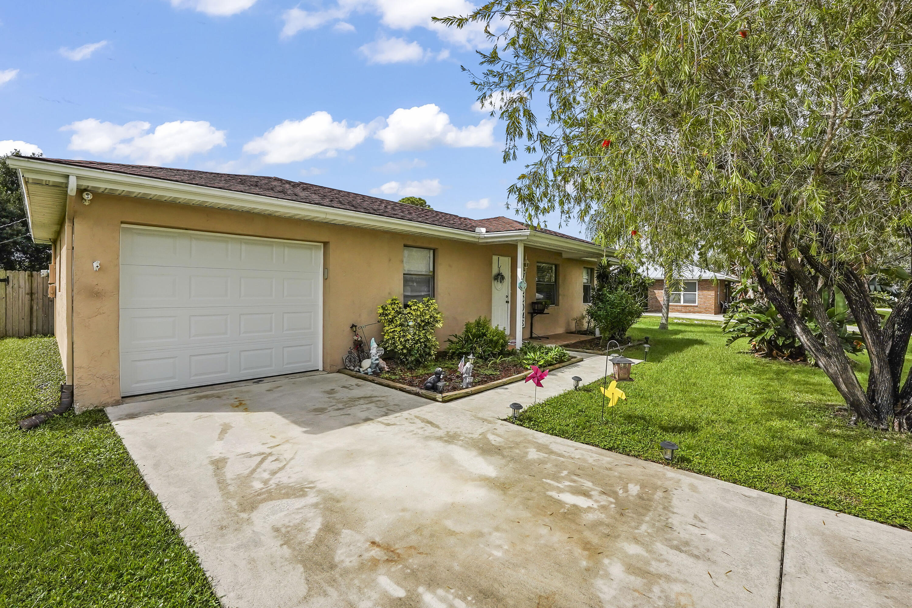 2322 SE Bounty Avenue — photo