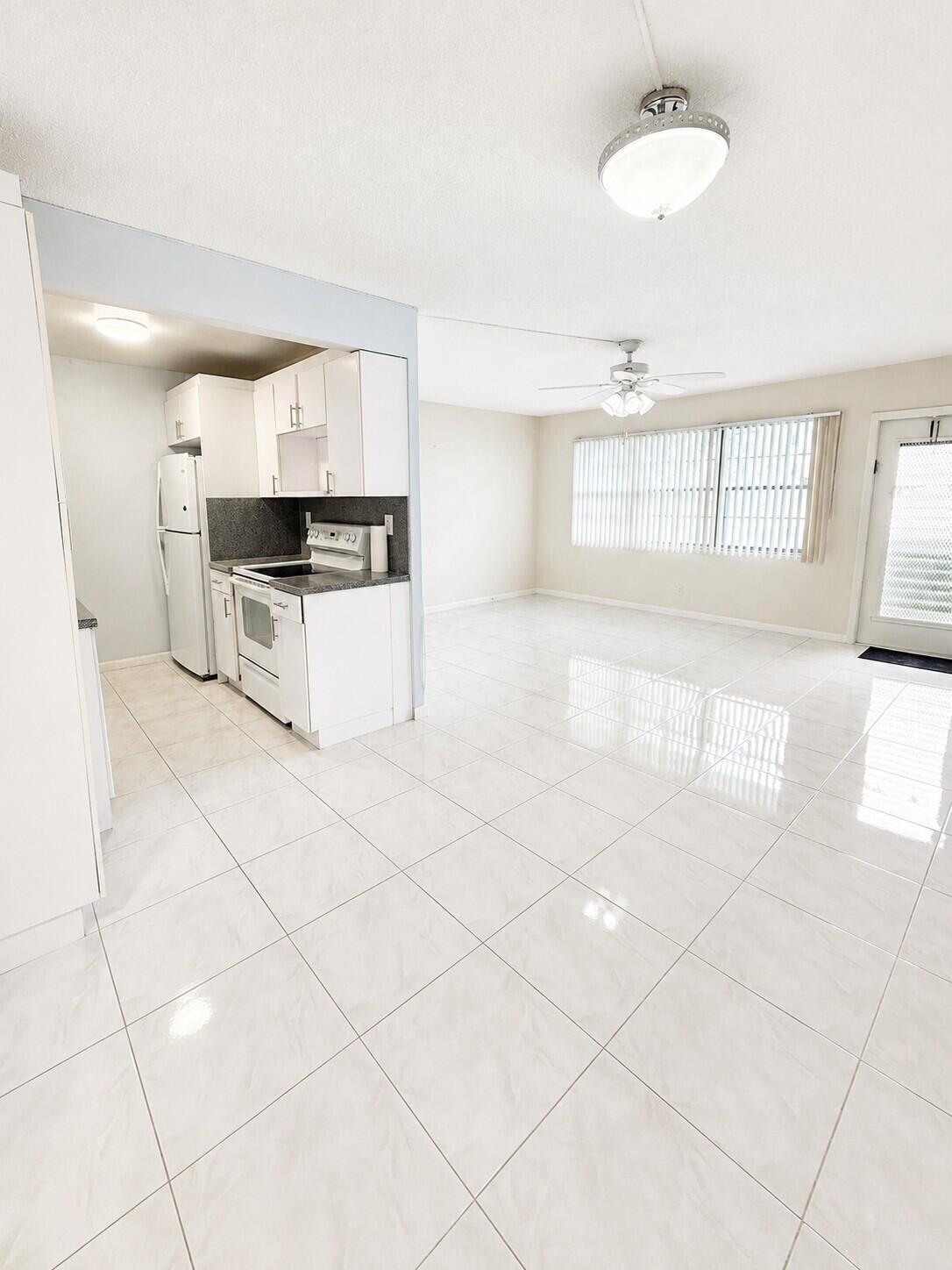 1089 Wolverton E Unit 1089 — photo